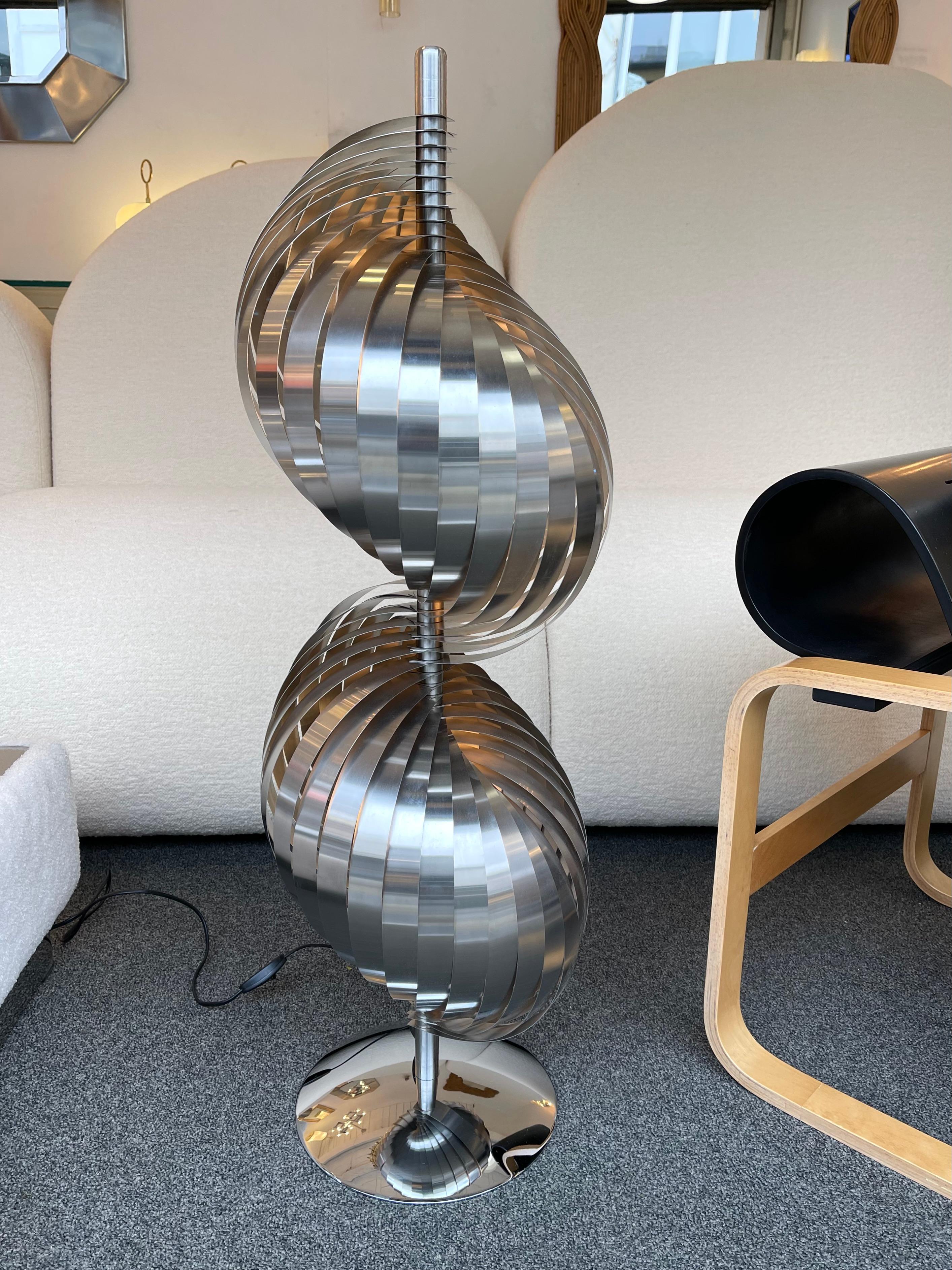 Ère spatiale Paire de lampes en métal en forme de spirale par Henri Mathieu, France, 1970