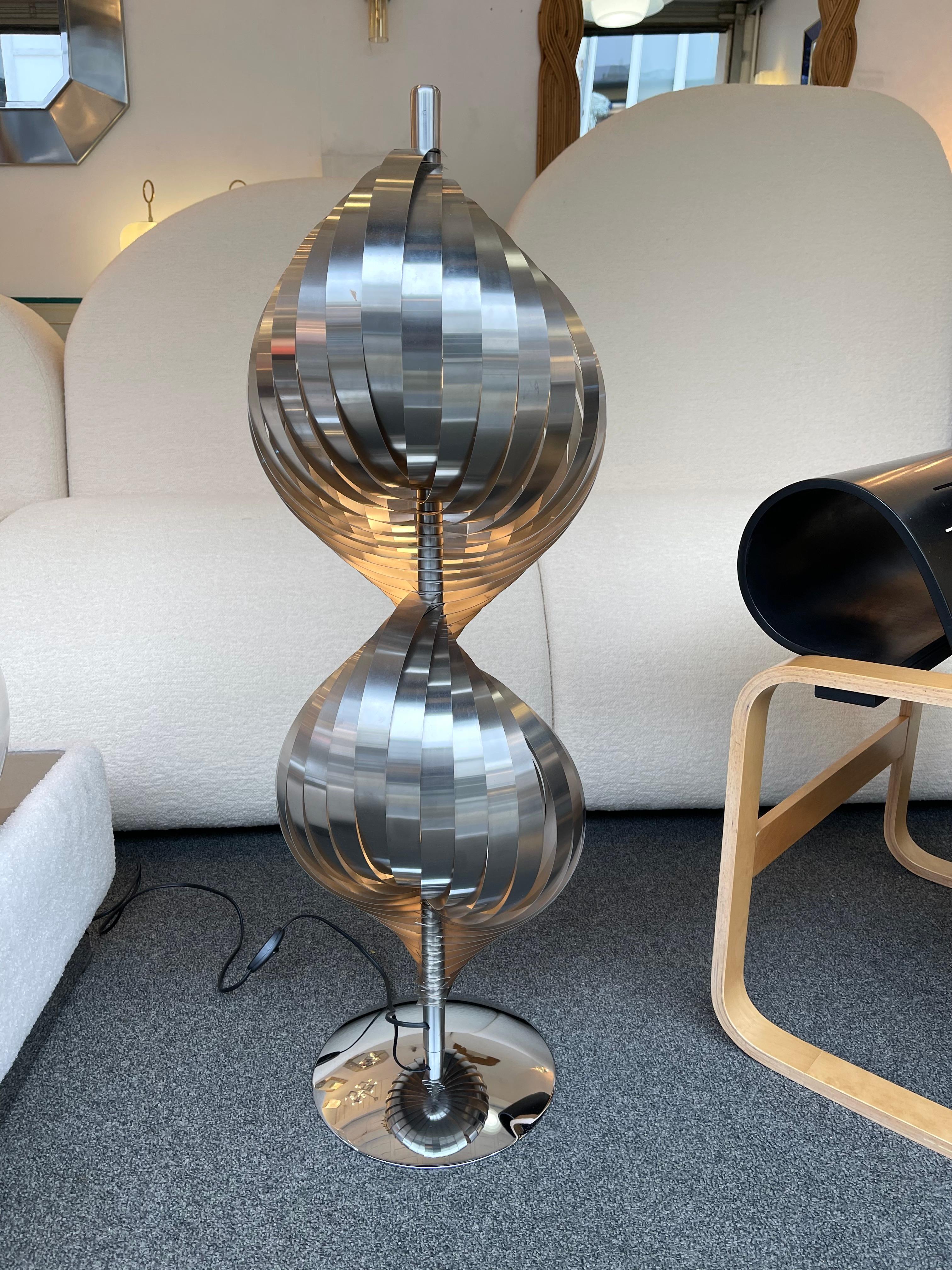 Paire de lampes en métal en forme de spirale par Henri Mathieu, France, 1970 Bon état à SAINT-OUEN, FR