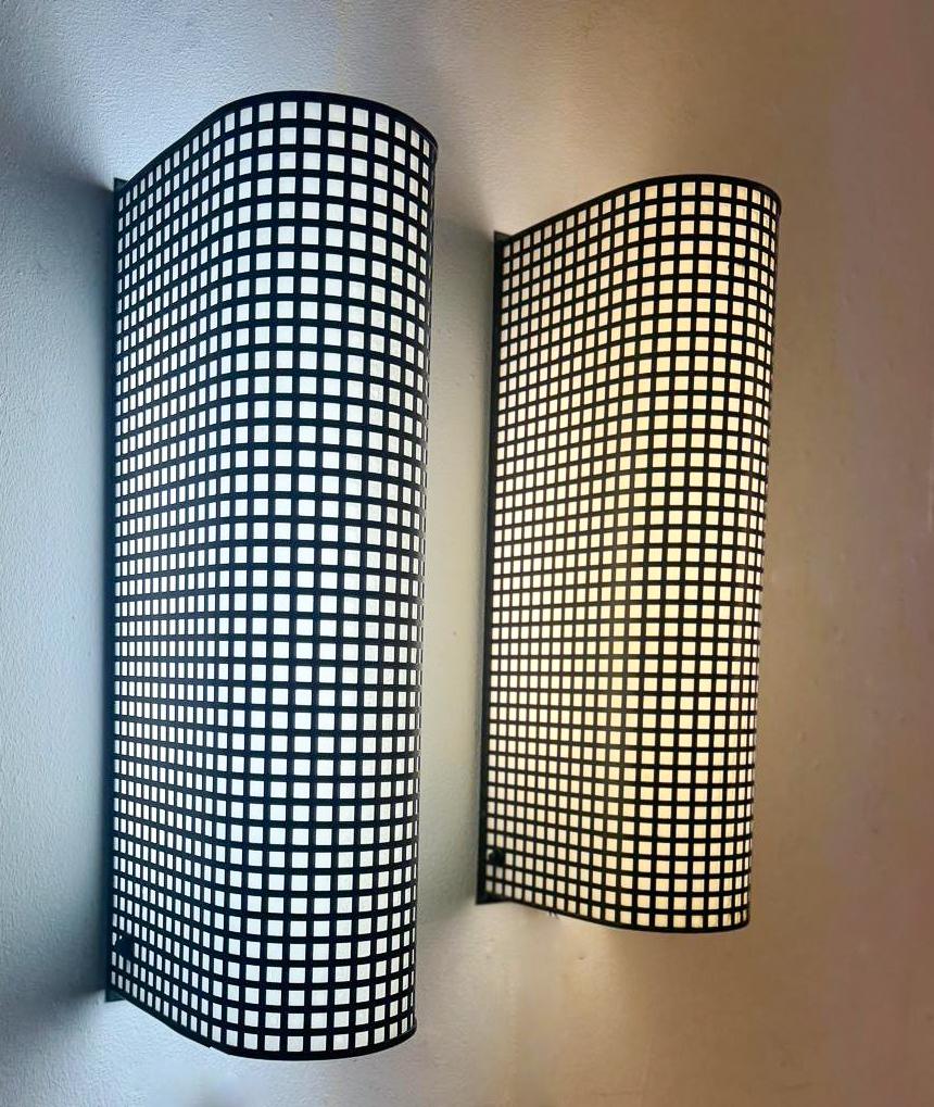 Mid-Century moderno Coppia di applique in metallo di Bieffeplast, anni '80 in vendita