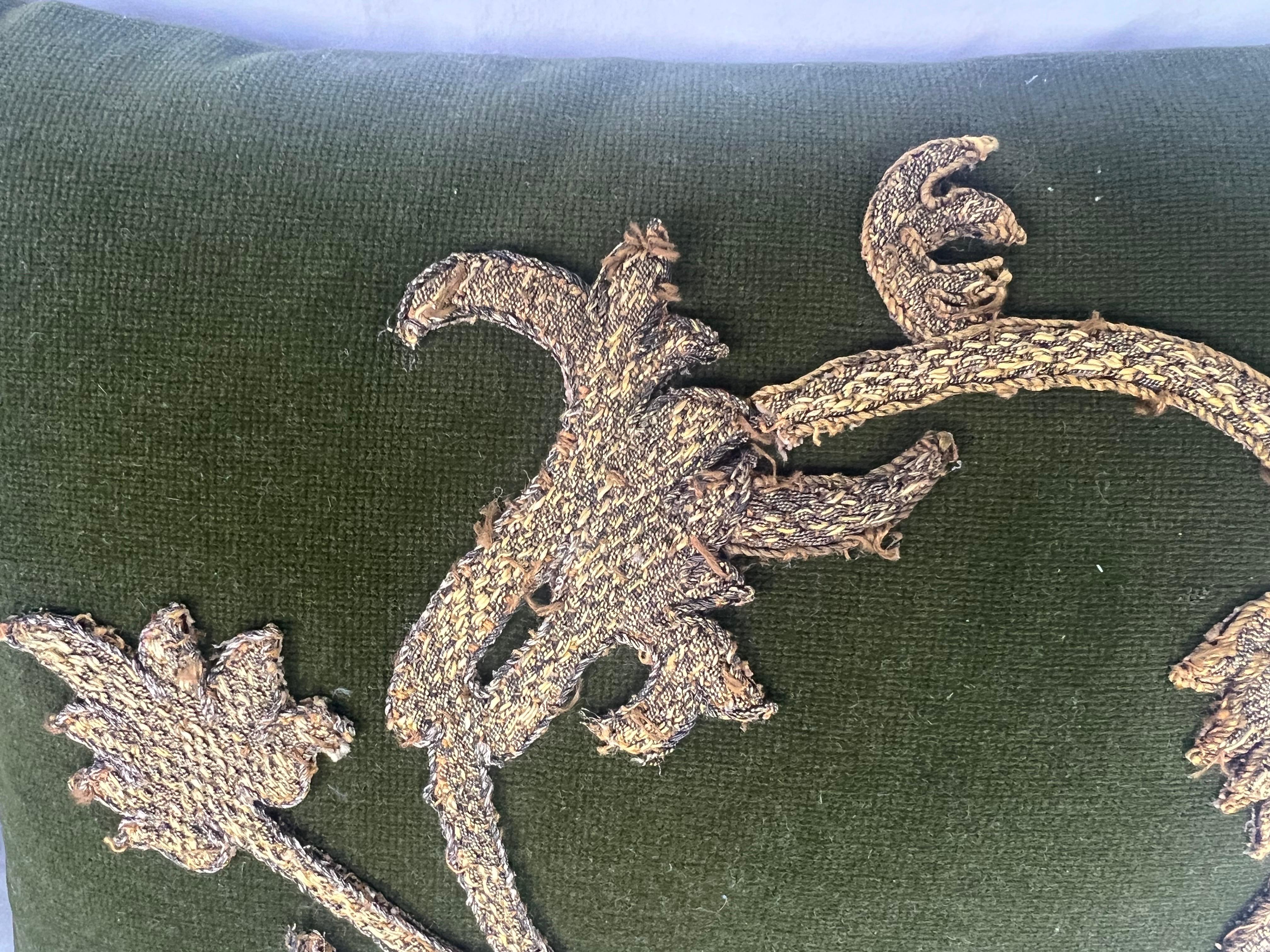 Americano Coppia di cuscini metallici con applicazioni in Greene & Greene di MLA in vendita