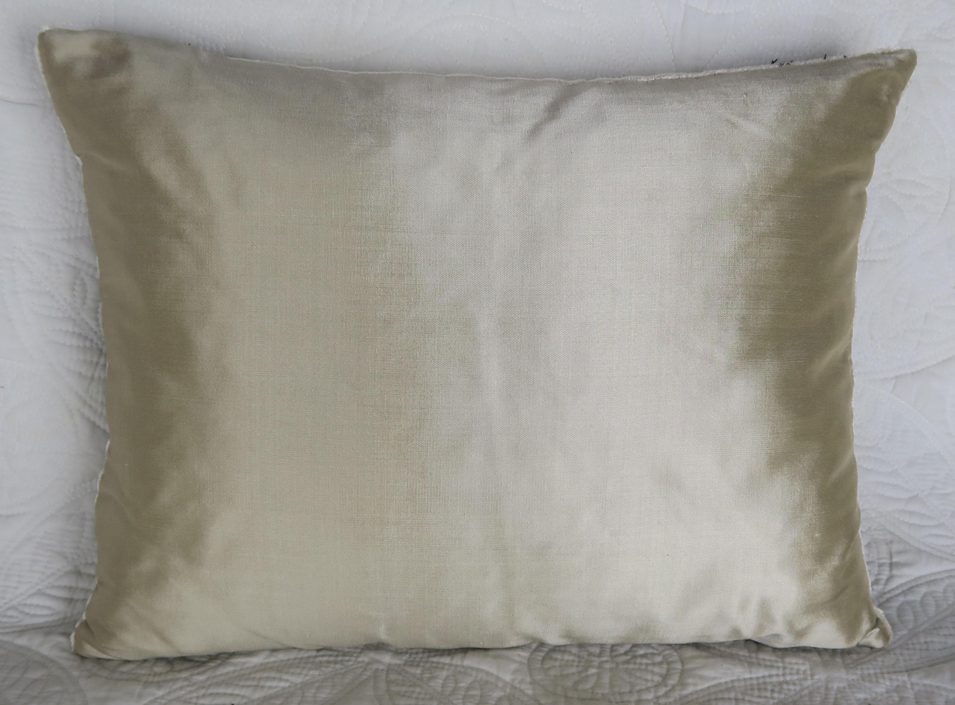Pair of Metallic Appliqued Velvet Pillows by Melissa Levinson In Good Condition In Los Angeles, CA