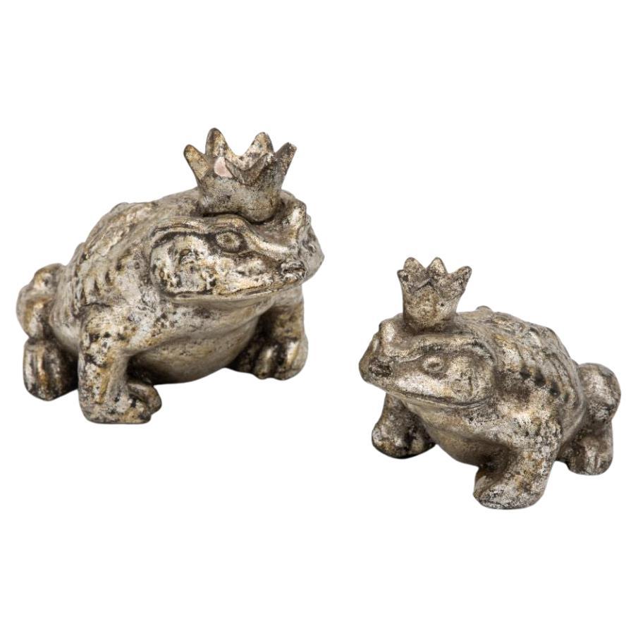 Paire de princes grenouilles en métal métallisé en vente