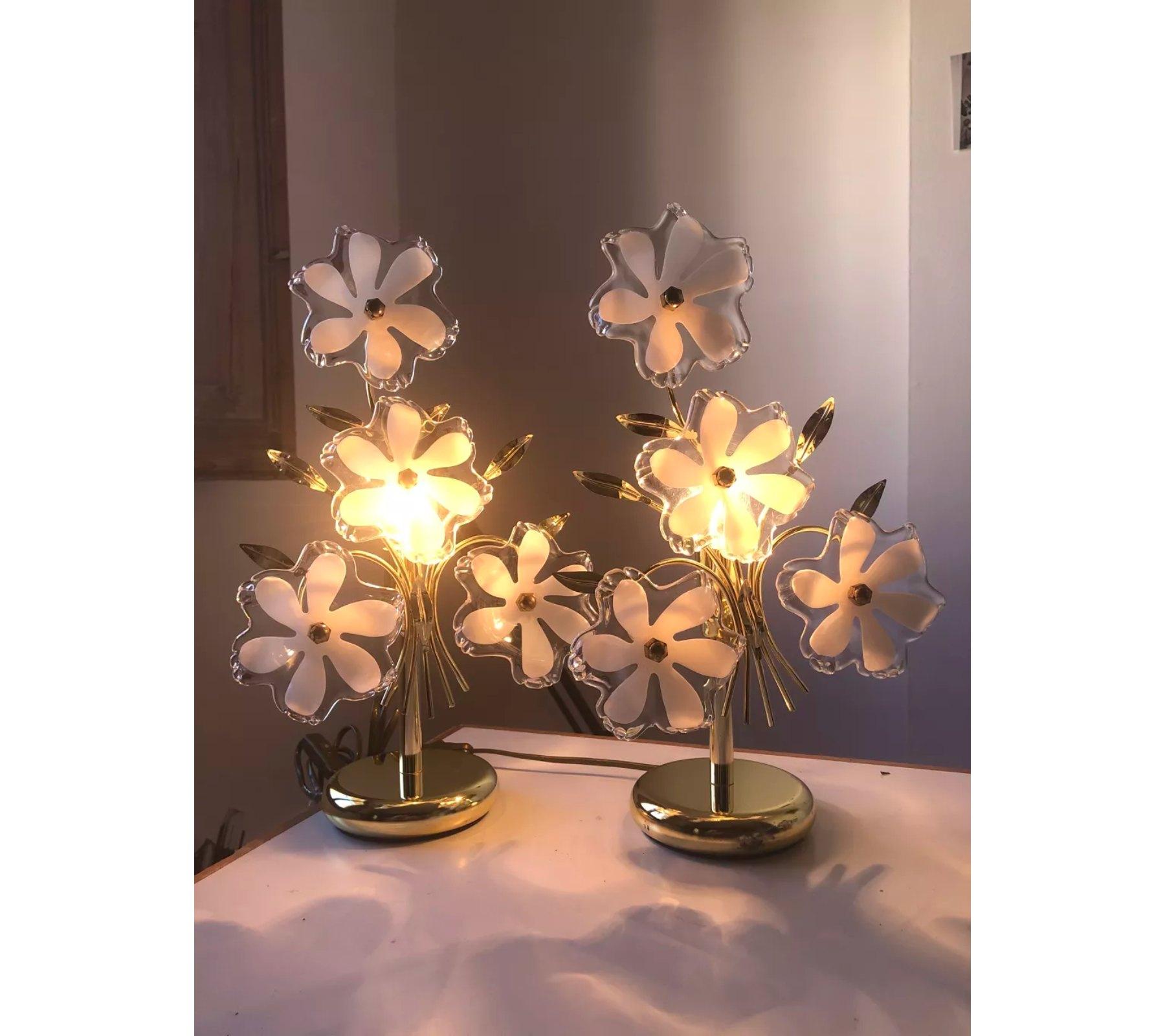 Pair of Methacrylate Flower Lamps, 1970 In Good Condition In BARCELONA, ES