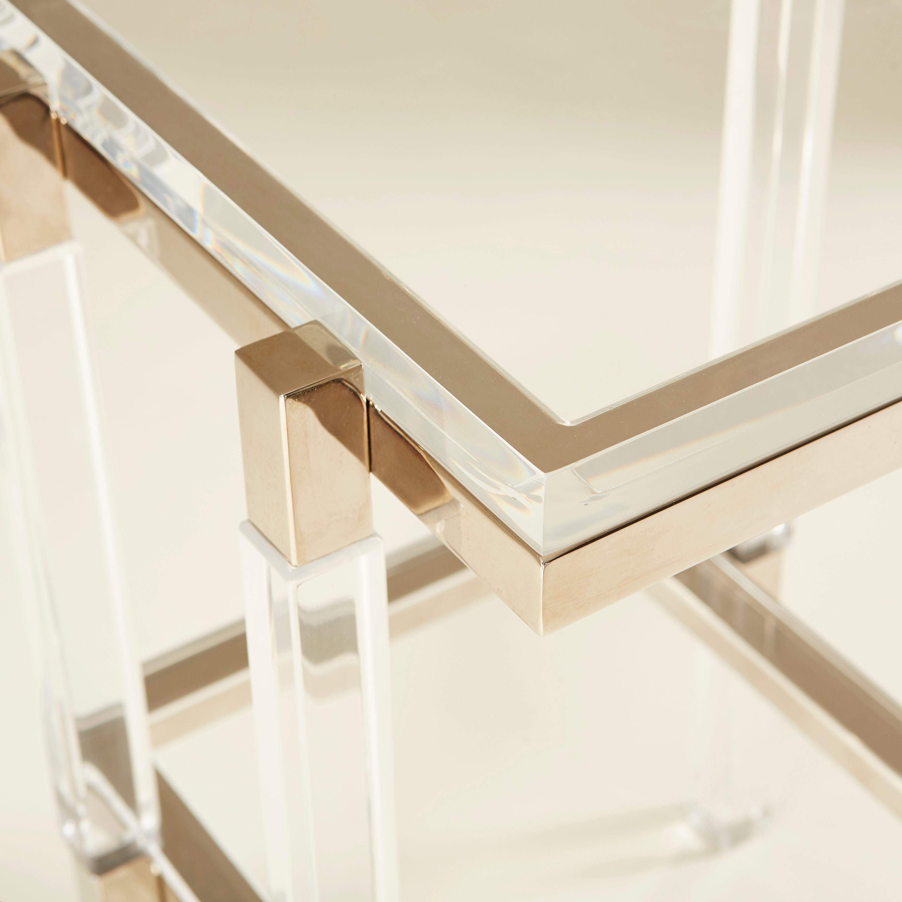 Milieu du XXe siècle Paire de tables d'appoint Metric en nickel poli et Lucite de Charles Hollis Jones en vente