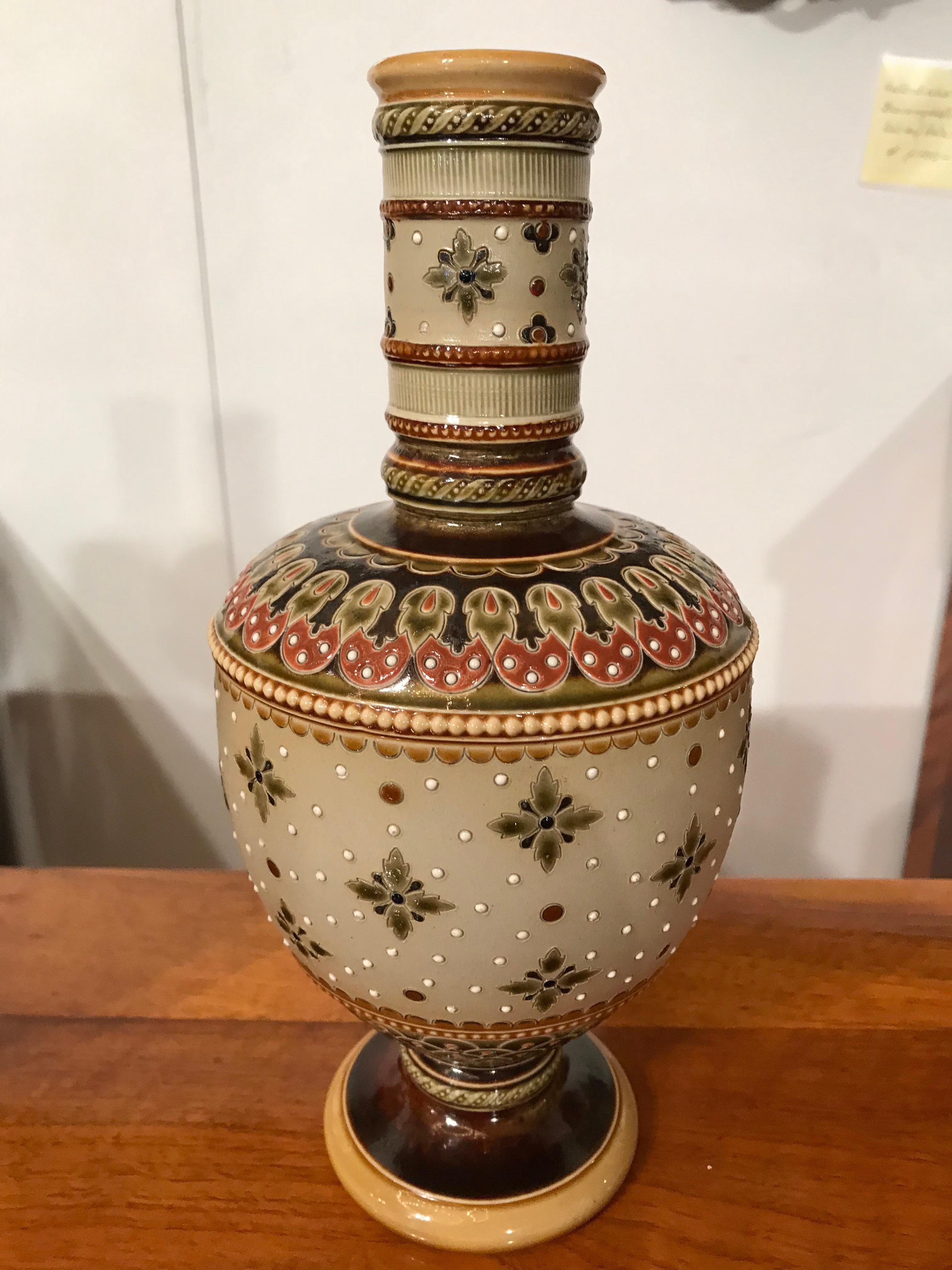 Art nouveau Paire de vases Mettlach de Villeroy & Boch:: vers 1900 en vente