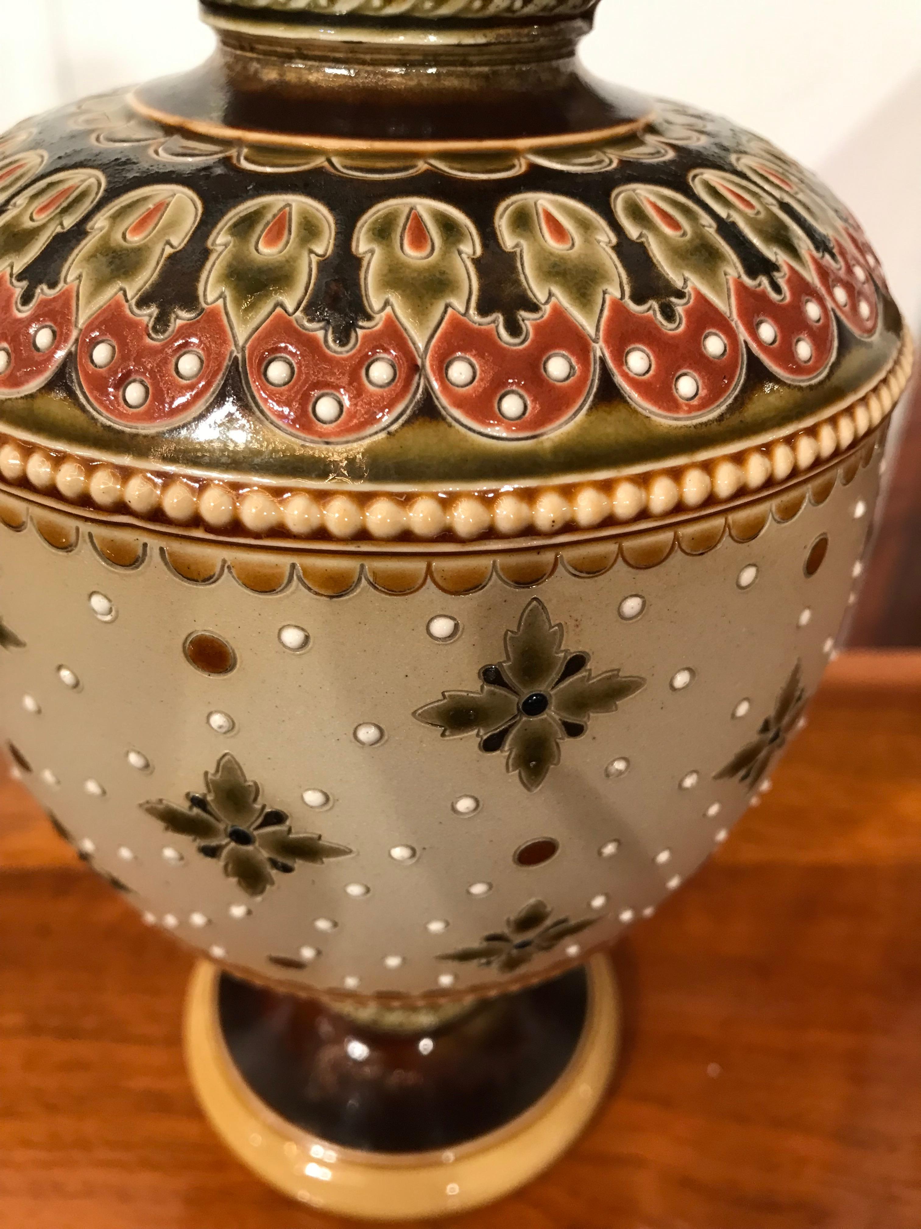 Allemand Paire de vases Mettlach de Villeroy & Boch:: vers 1900 en vente