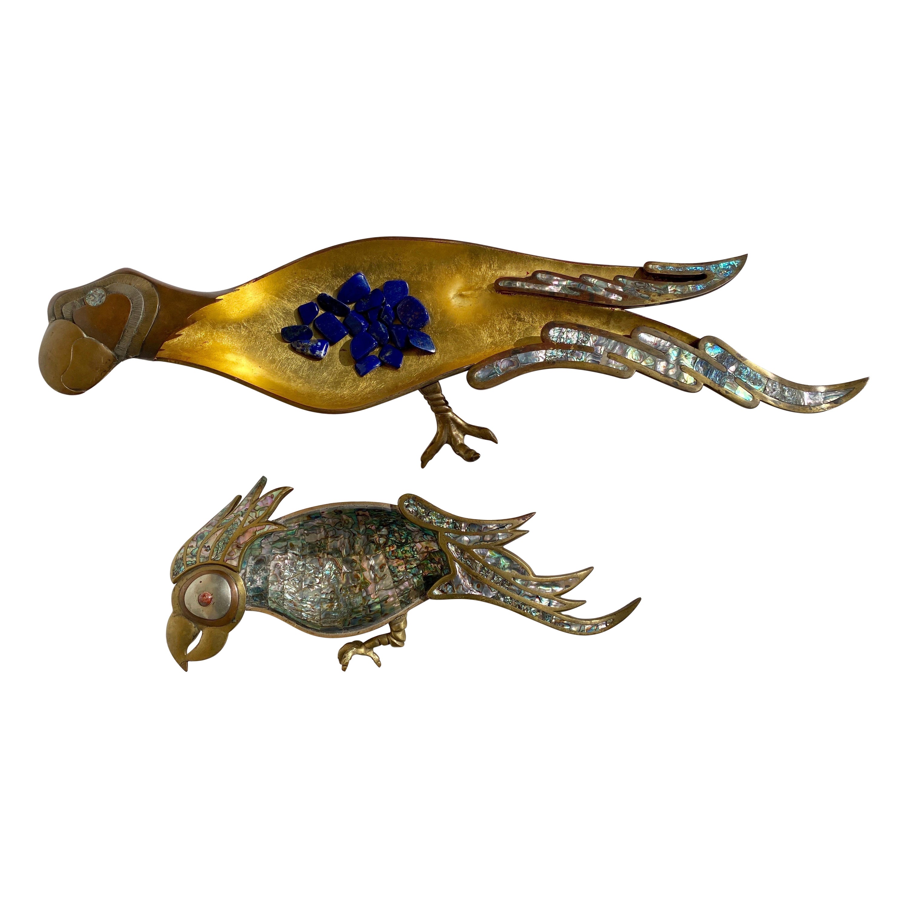 Paire de sculptures mexicaines de perroquets en laiton / Attrapez-vous tous en vente