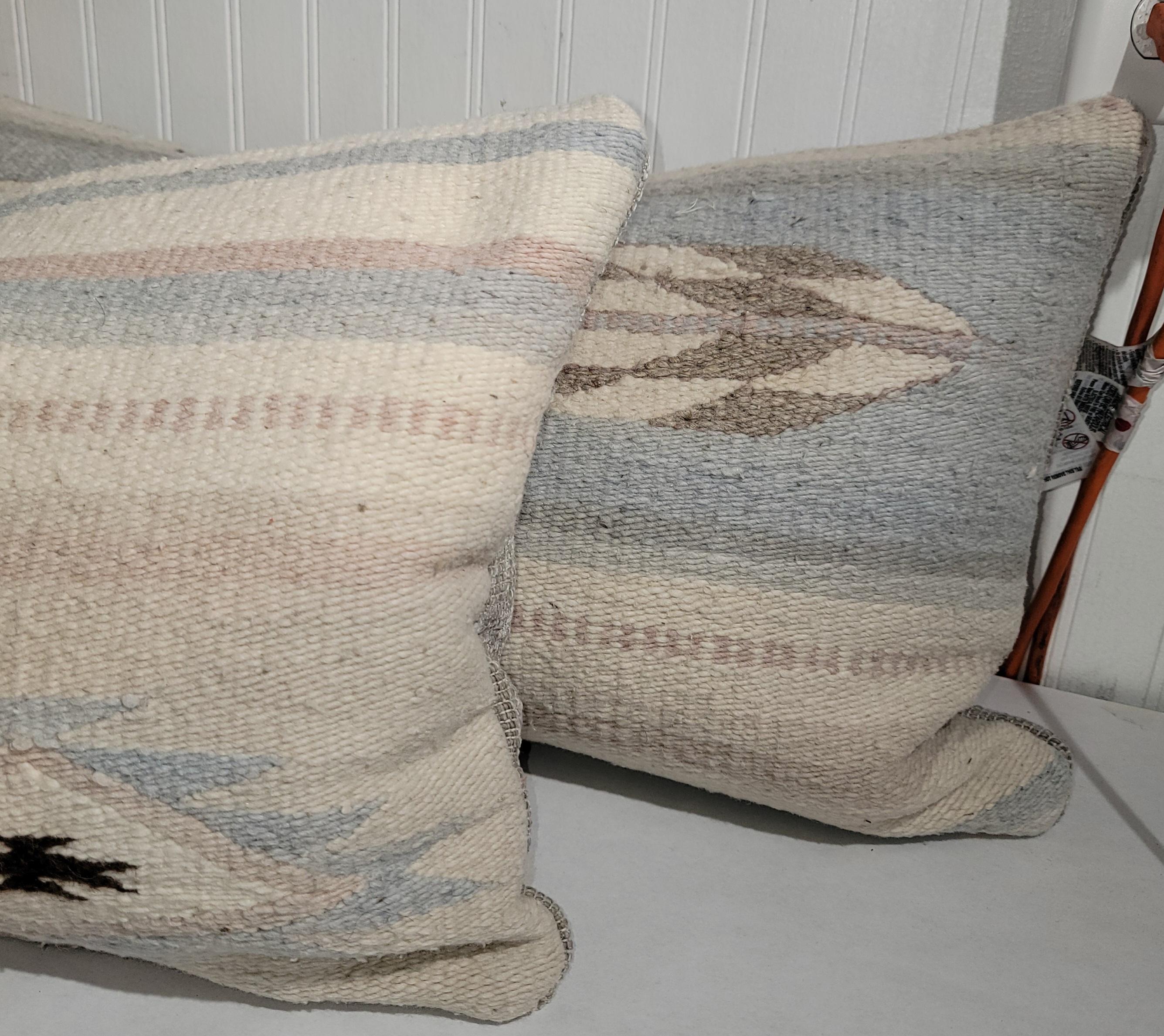 Paar mexikanische, indische Serape-Kissen aus Wolle (Adirondack) im Angebot