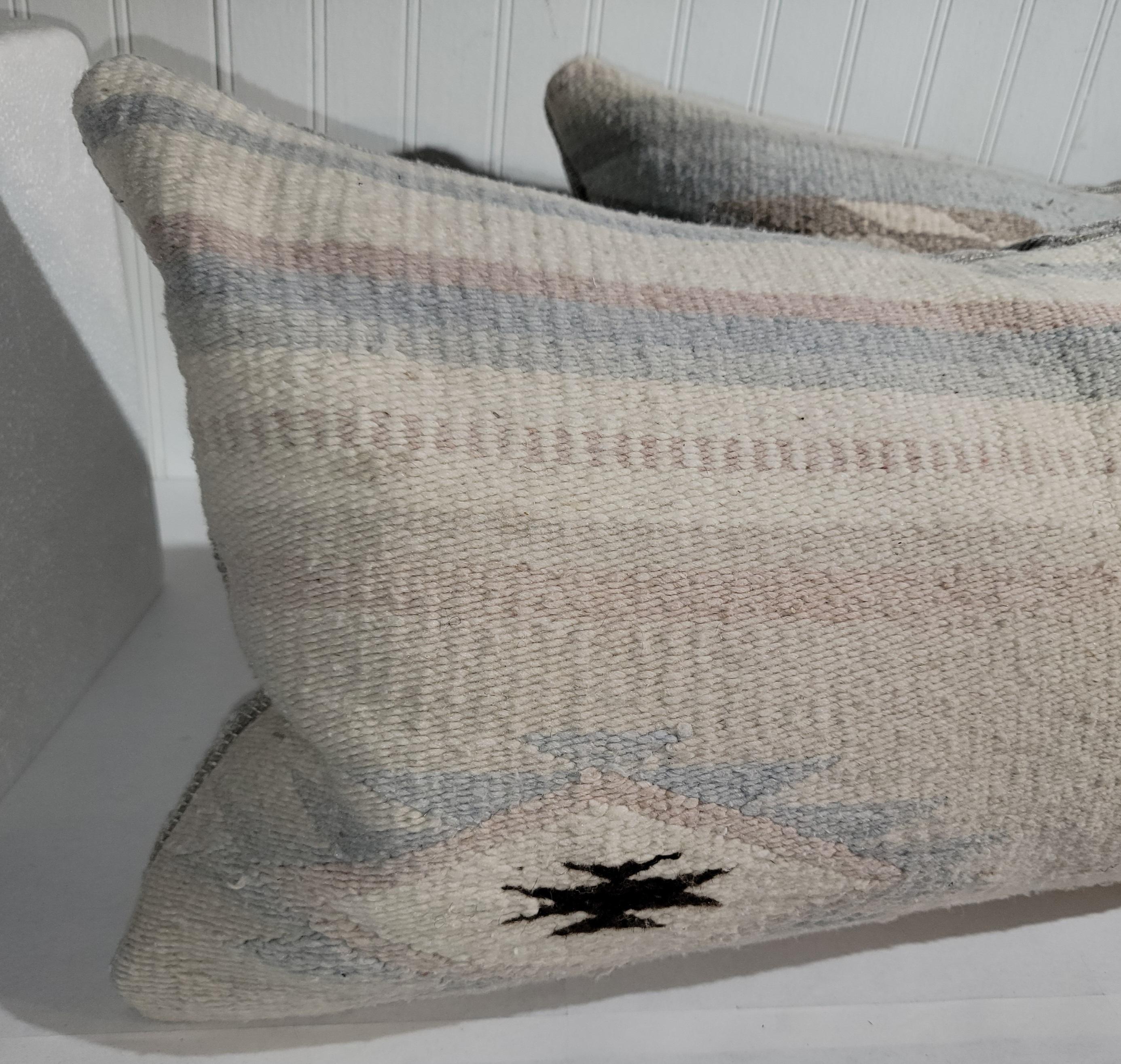 Paar mexikanische, indische Serape-Kissen aus Wolle (amerikanisch) im Angebot