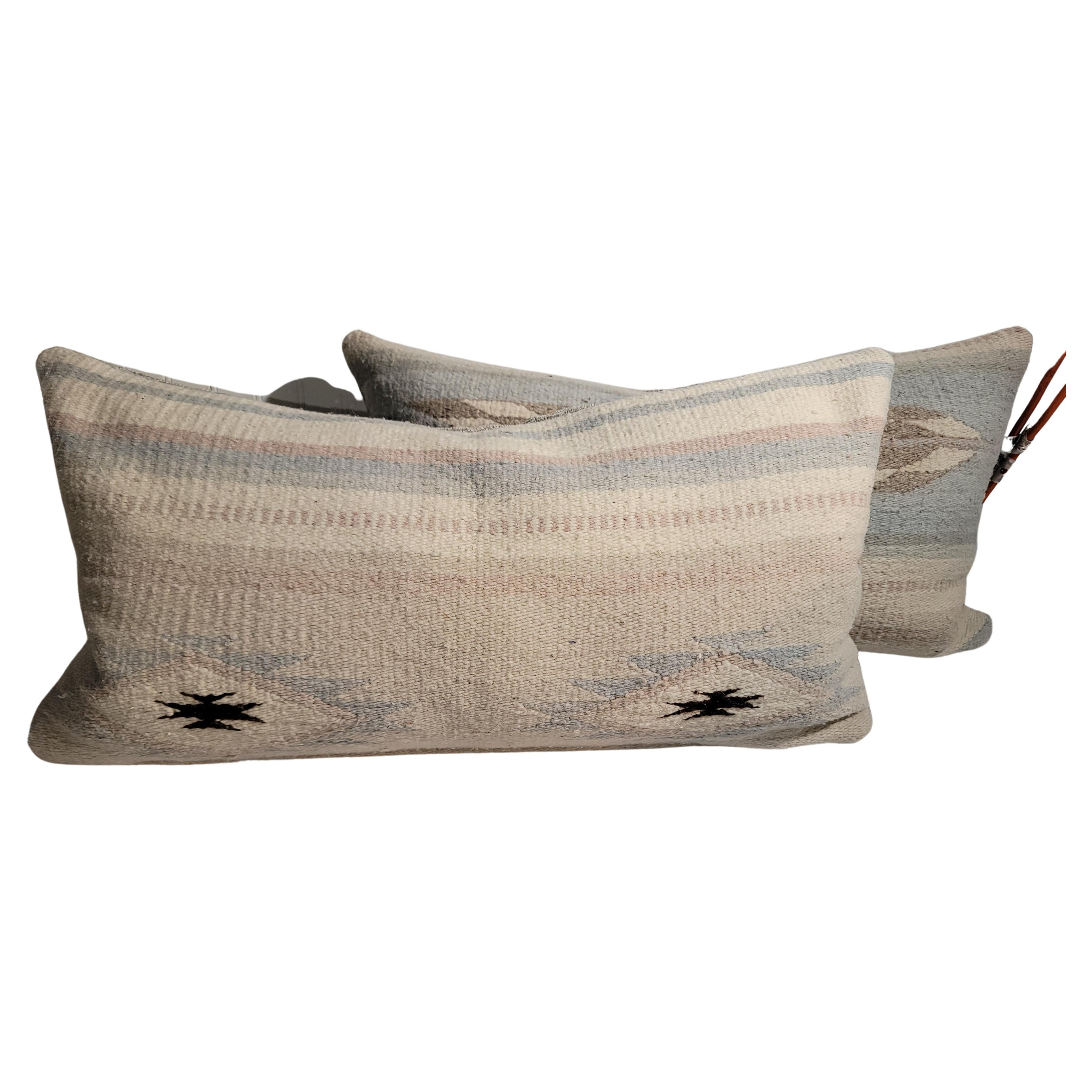 Paar mexikanische, indische Serape-Kissen aus Wolle im Angebot