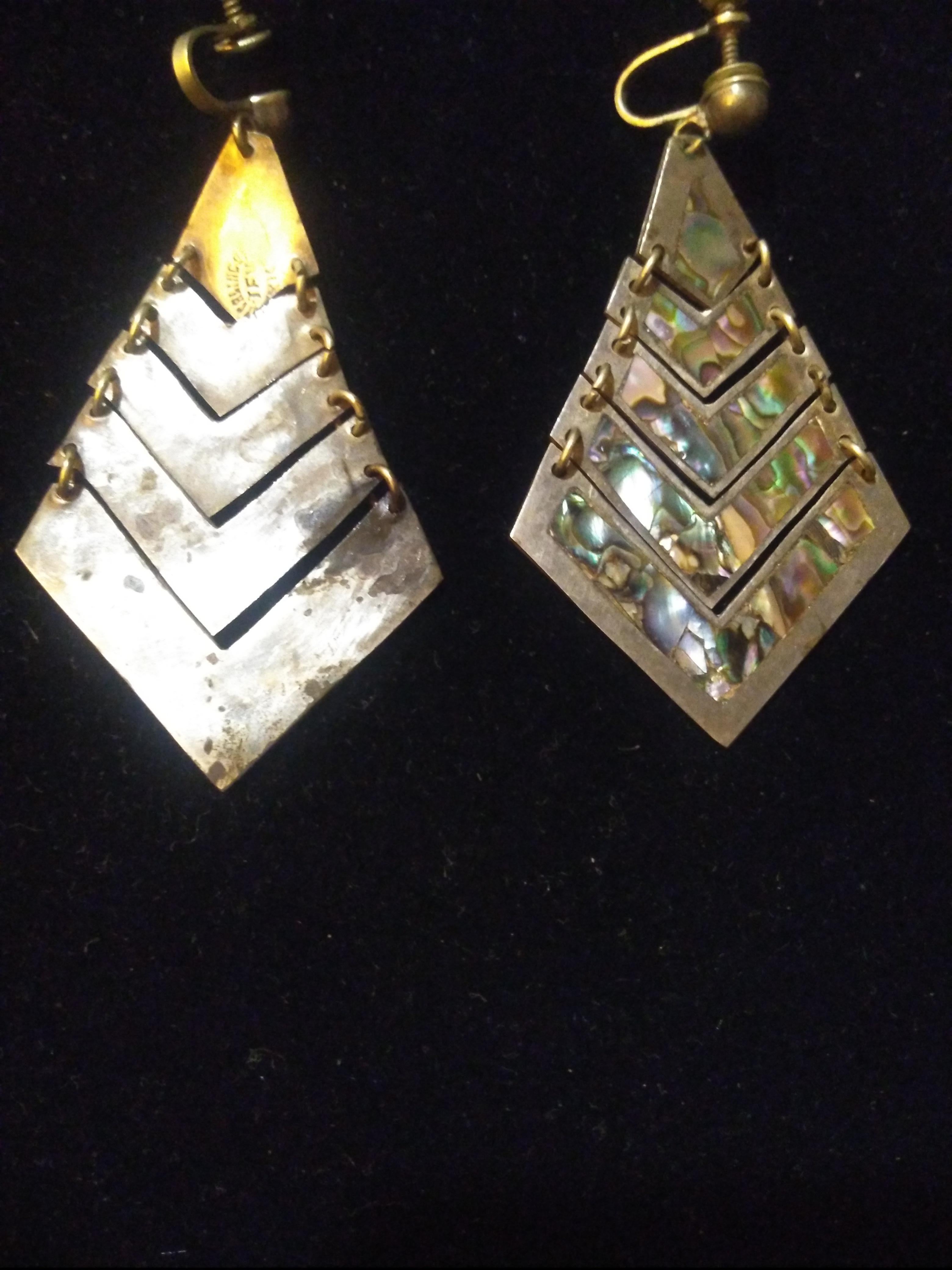 Par de Pendientes Pirámide TFV de Plata Mexicana con Detalles de Abulón Mexicano