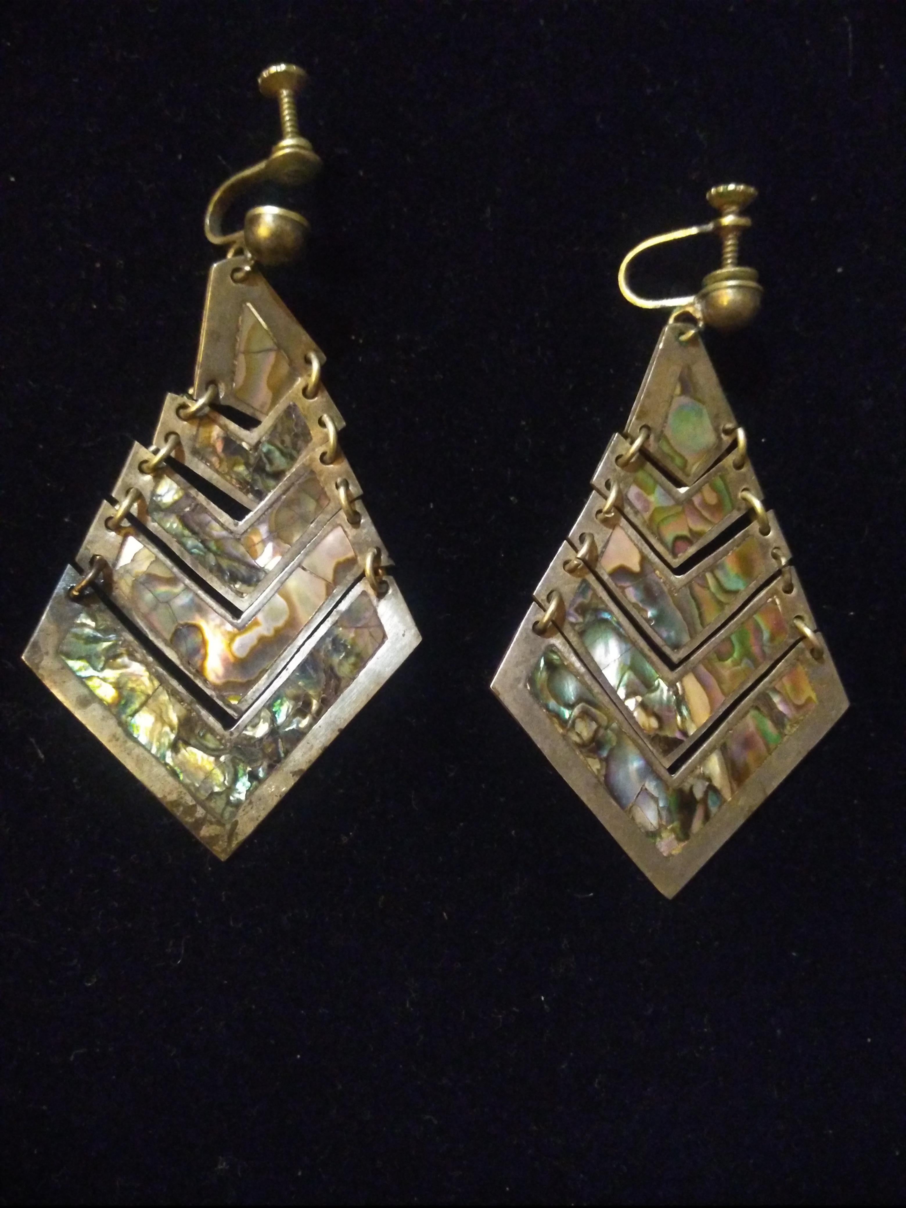 Par de Pendientes Pirámide TFV de Plata Mexicana con Detalles de Abulón siglo XX