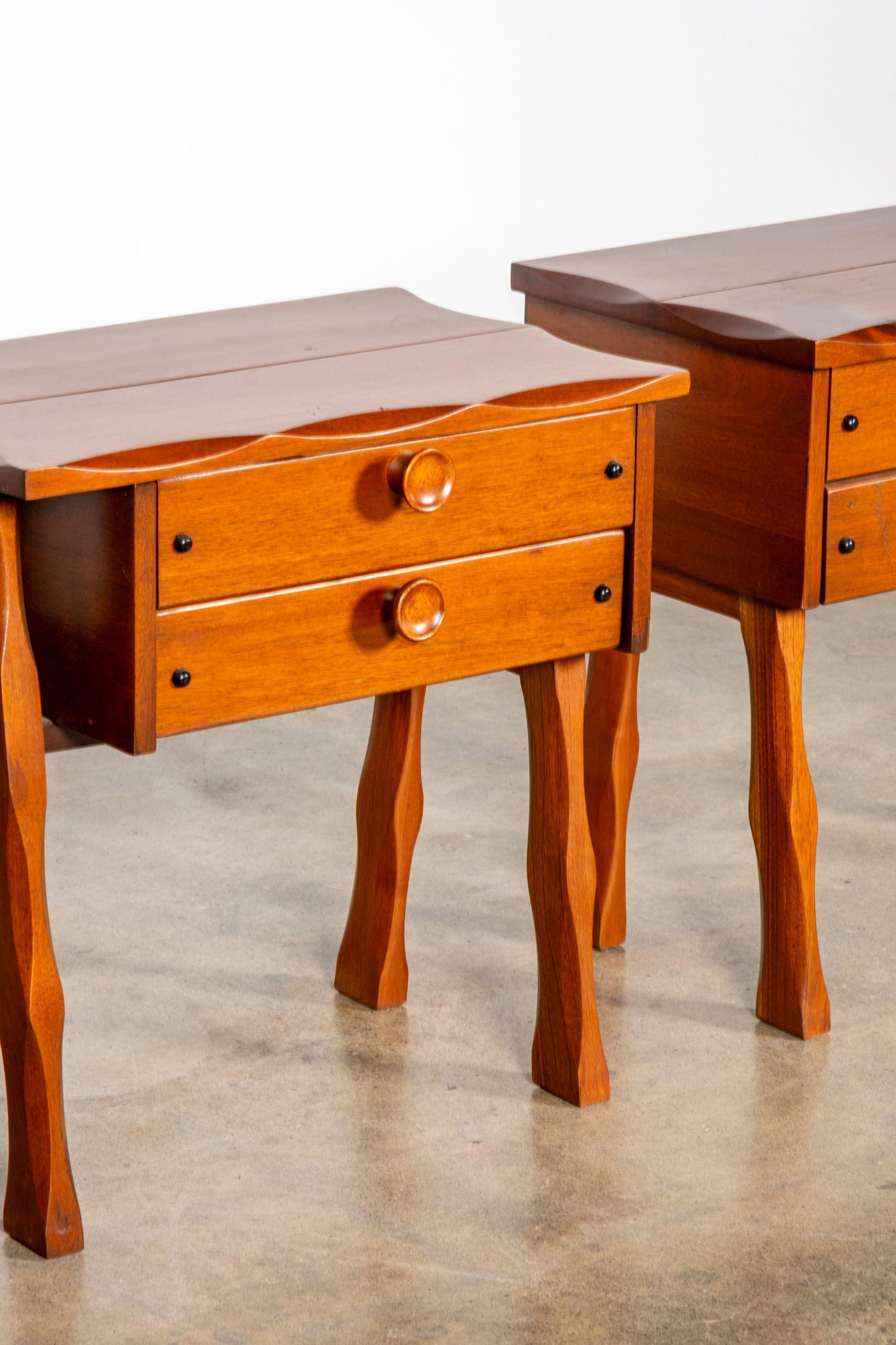 Post-Modern Pair of Mexican Wood Nightstands with Carved Legs For Sale