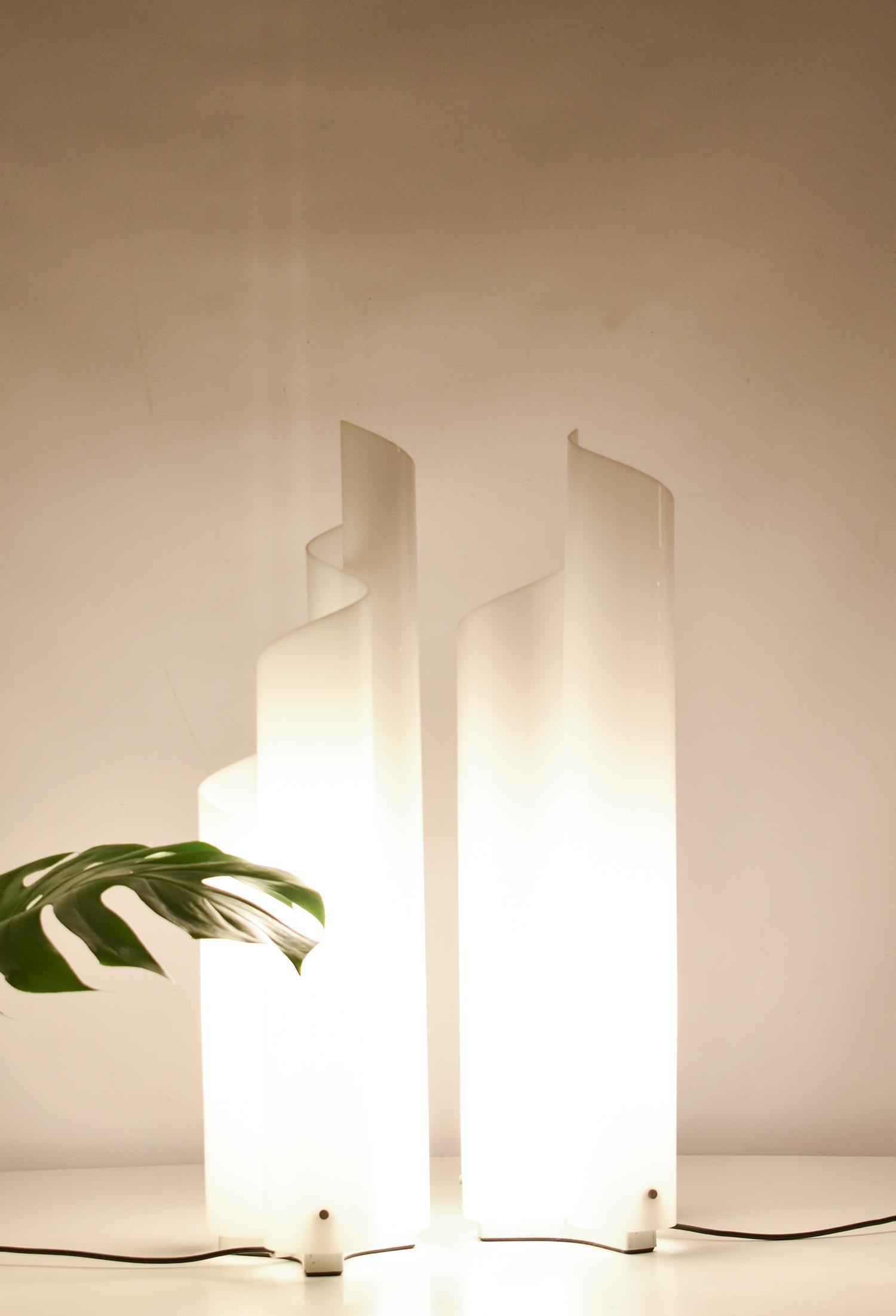 Modern  Pair of Mezzachimera Table Lamps by Vico Magistretti for Artemide, 1969 For Sale