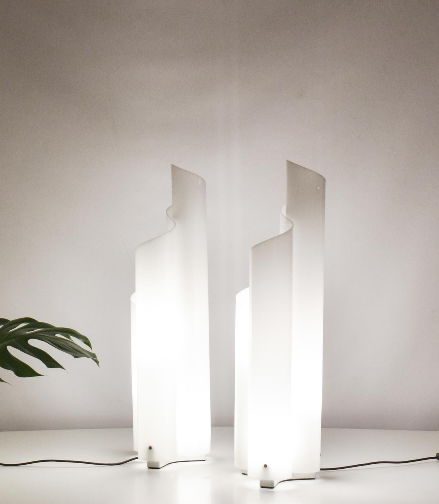 Modern  Pair of Mezzachimera Table Lamps by Vico Magistretti for Artemide, 1969 For Sale