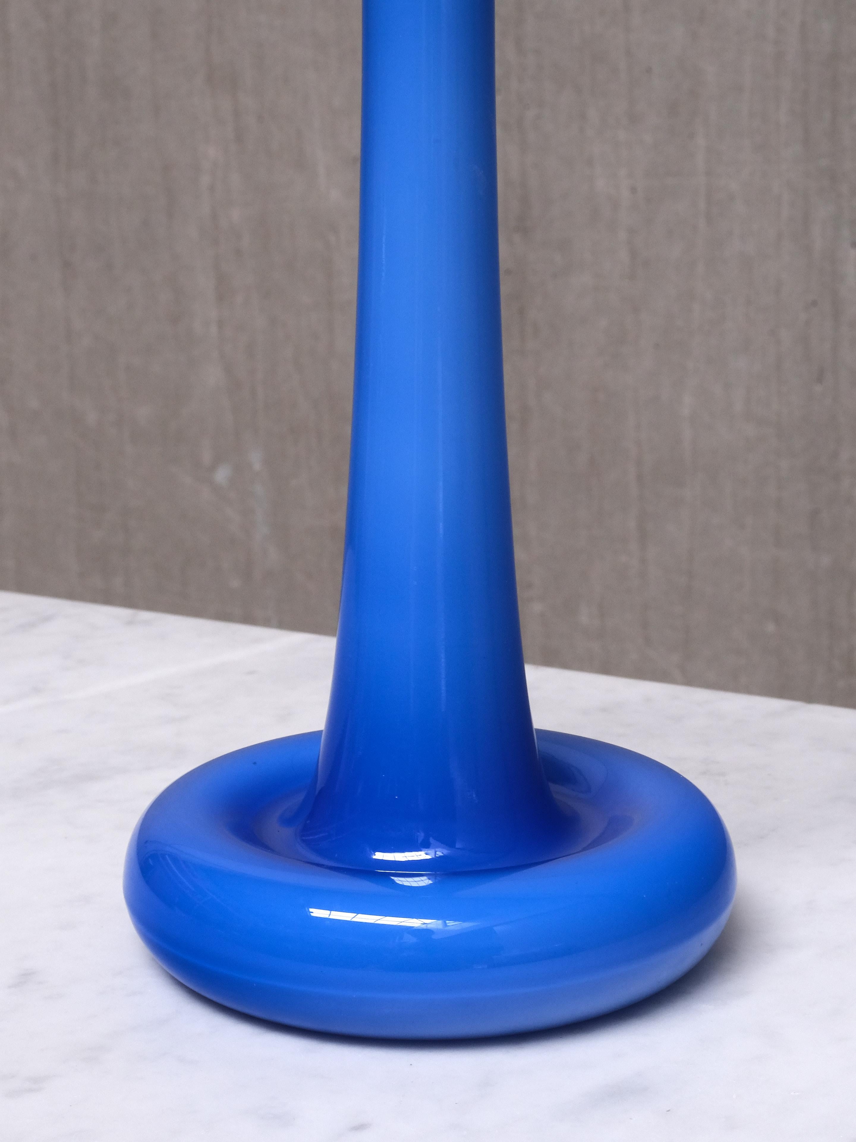 Danois Paire de lampes de table en verre bleu Michael Bang, Holmegaard, Danemark, années 1970 en vente