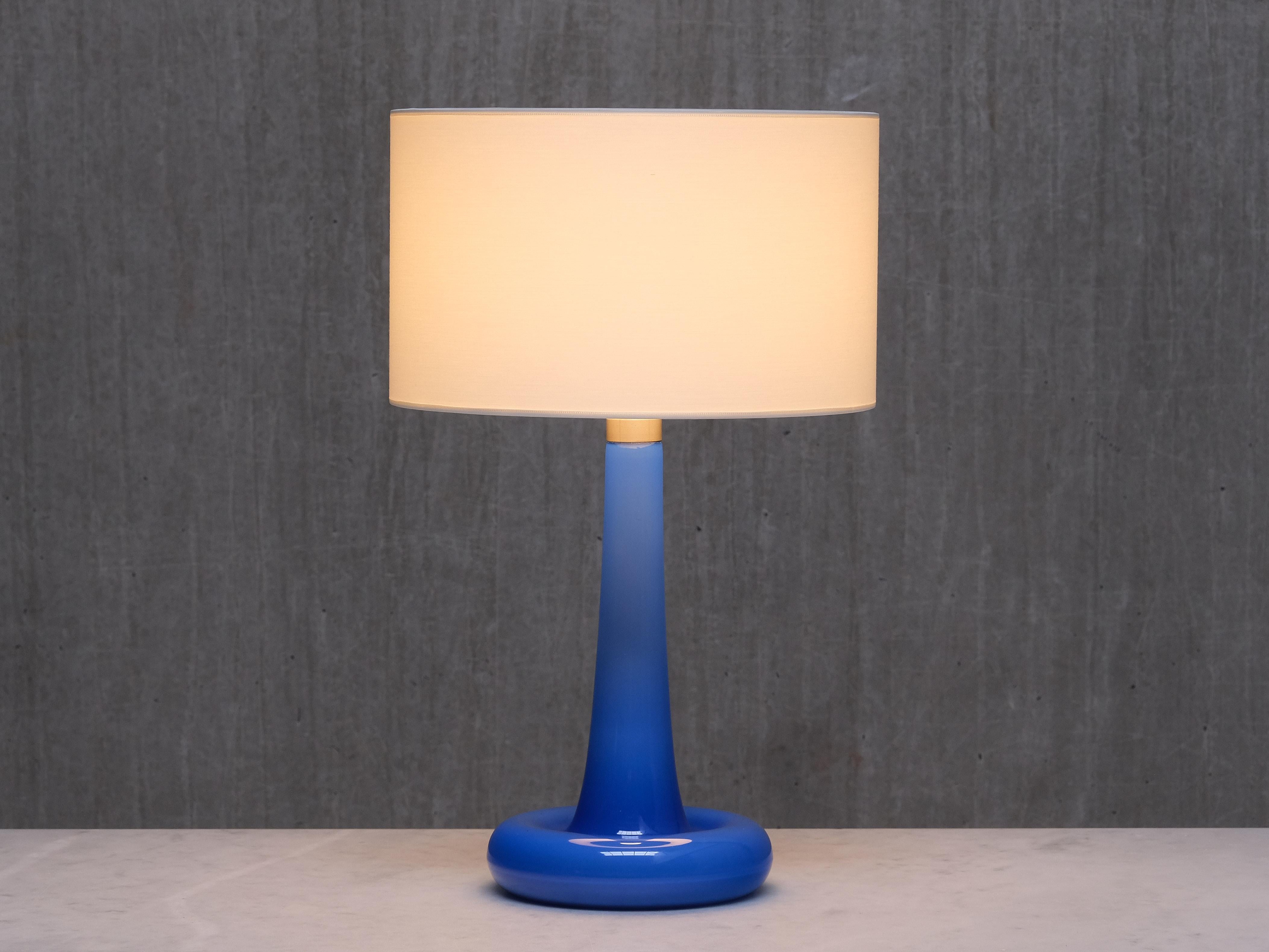 Fin du 20e siècle Paire de lampes de table en verre bleu Michael Bang, Holmegaard, Danemark, années 1970 en vente