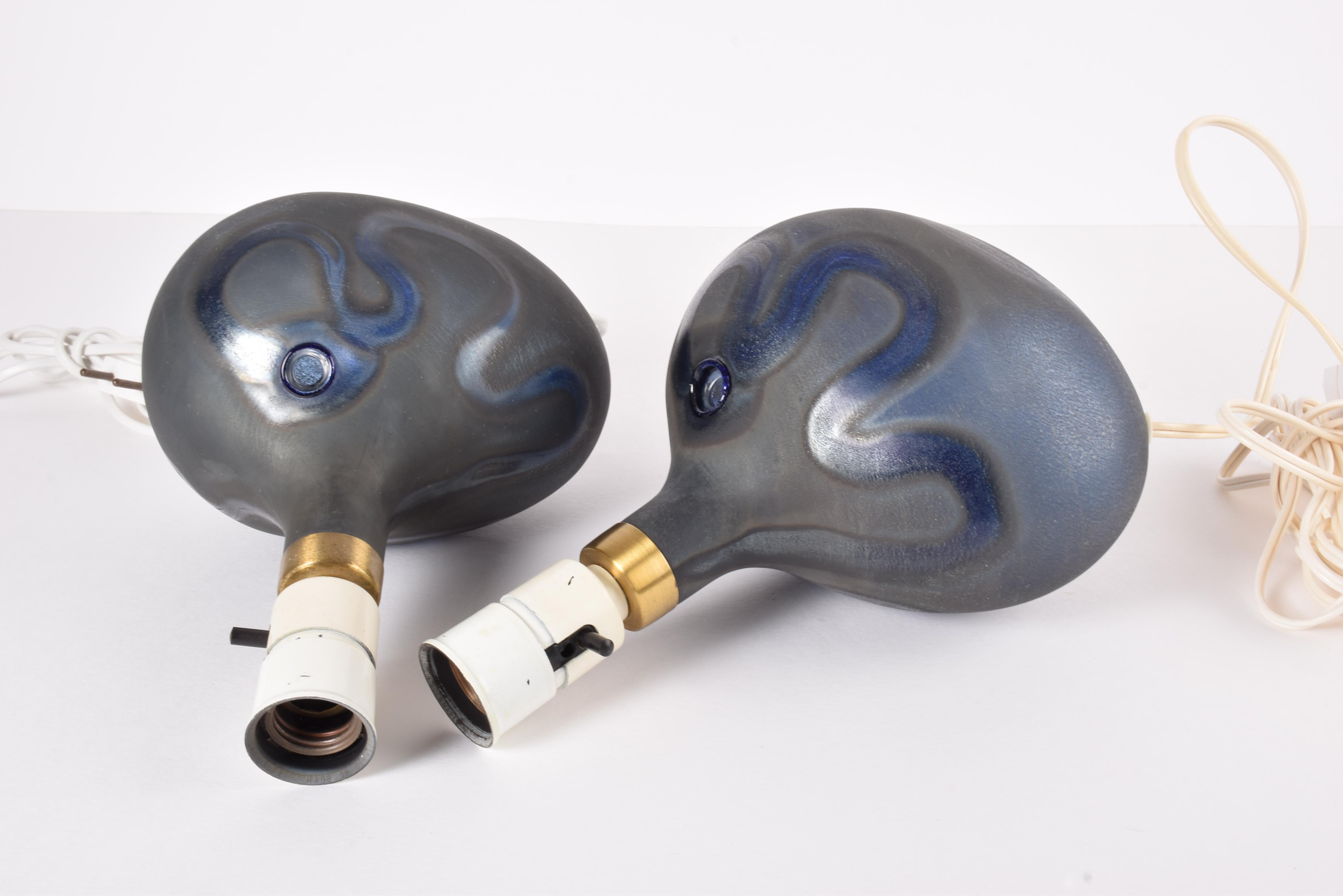 Pareja de lámparas Michael Bang Holmegaard Arte escultórico Lámparas de sobremesa de cristal Azul Años 70 en venta 6