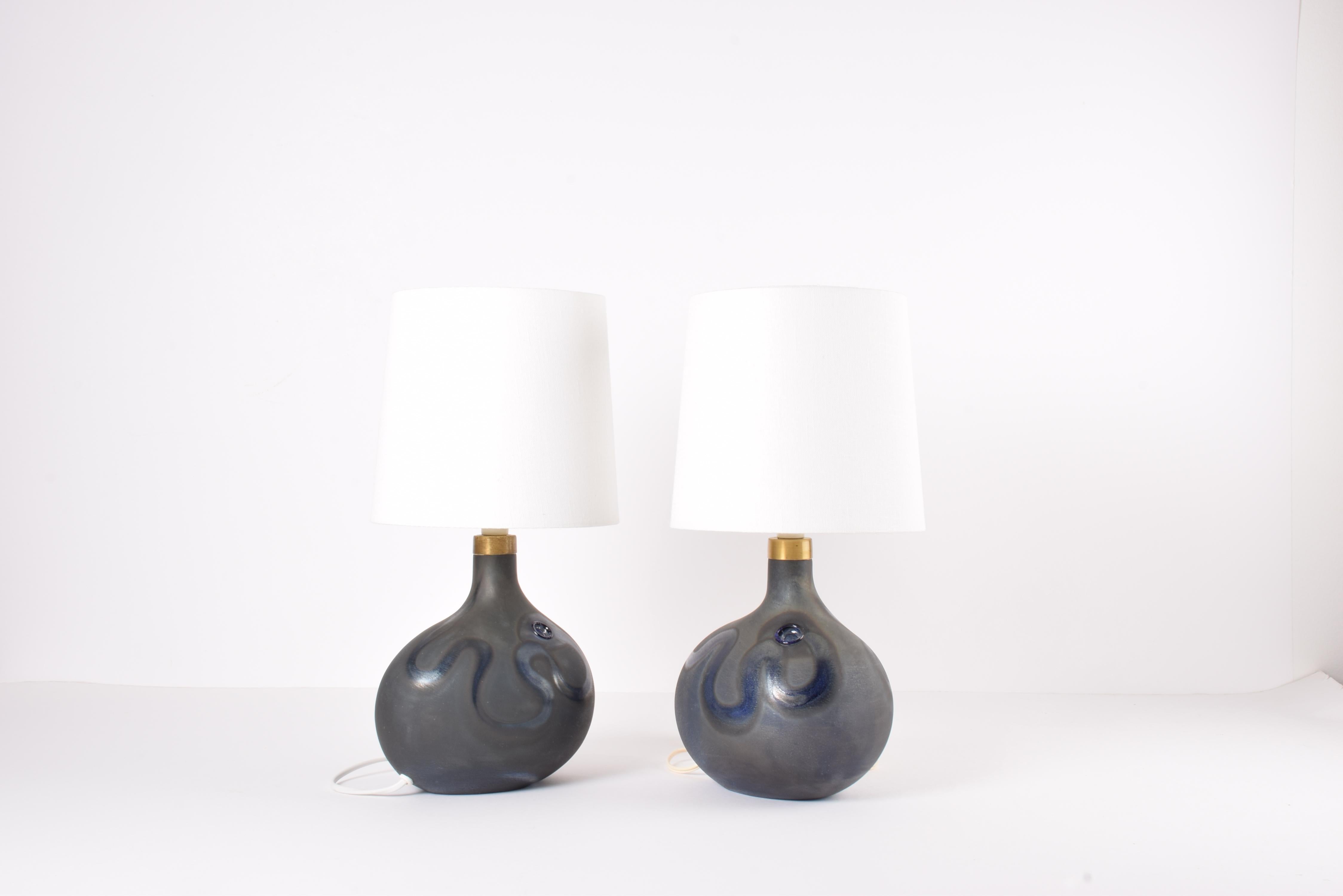 Pareja de lámparas Michael Bang Holmegaard Arte escultórico Lámparas de sobremesa de cristal Azul Años 70 Danés en venta