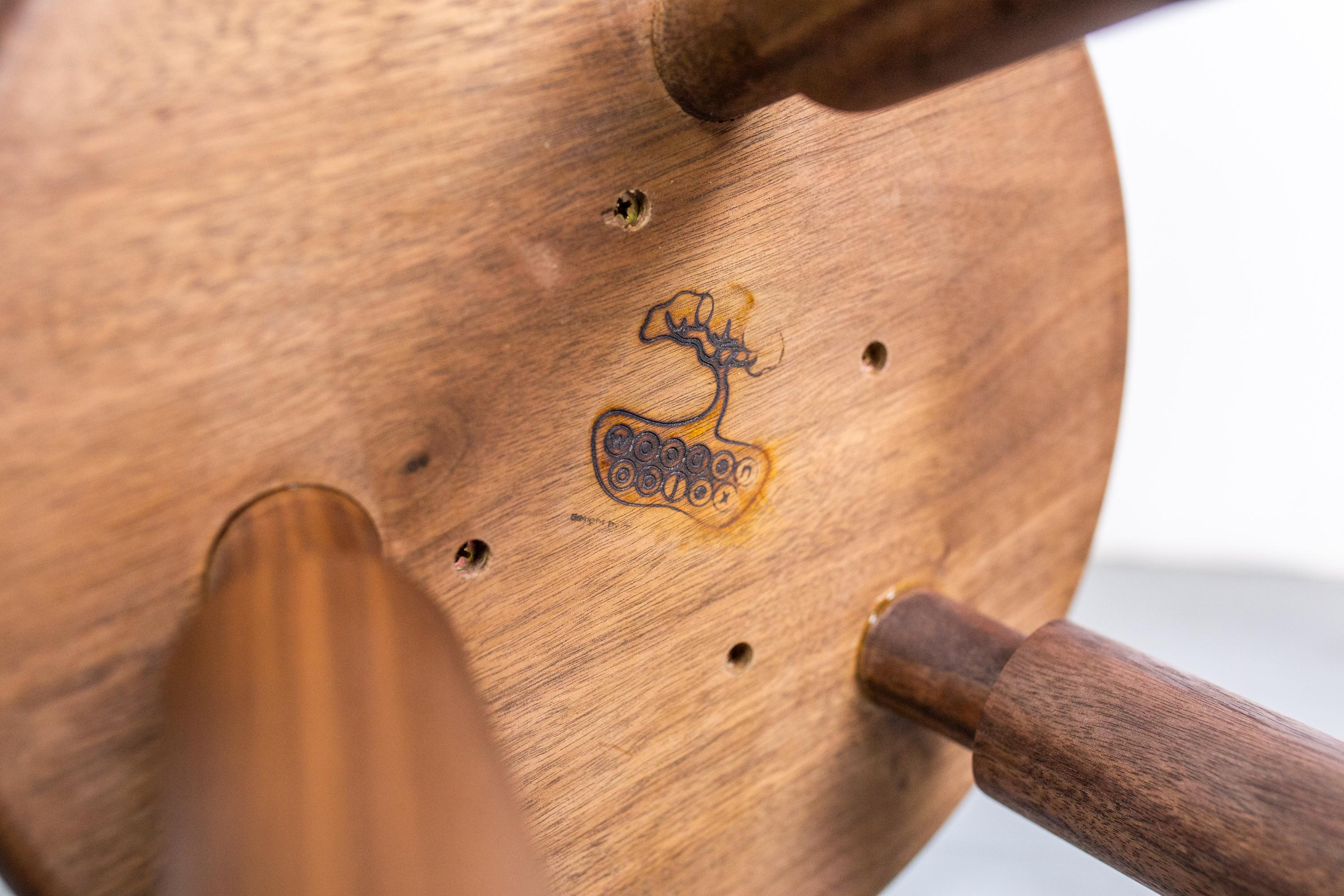 Pair of Michael Rozell Studio Bar Stools Figured Walnut and Leather USA, 2020 In Excellent Condition For Sale In Berlin, DE