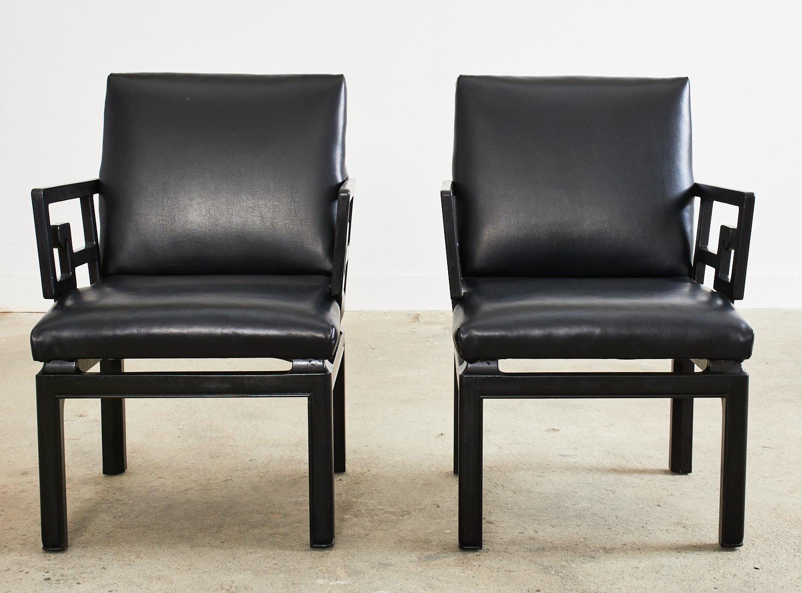 Mid-Century moderno Coppia di poltrone a chiave greca della collezione Far East di Michael Taylor in vendita