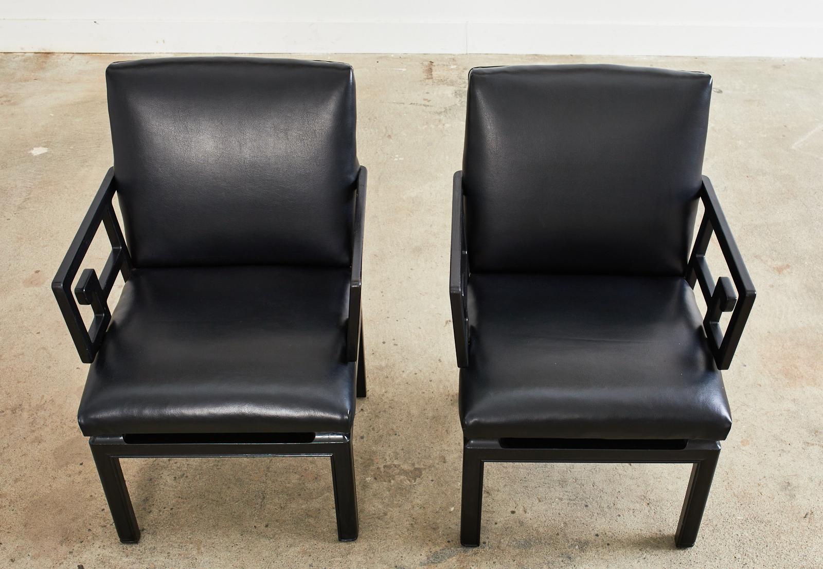 Imitation cuir Paire de fauteuils de la collection Far East de Michael Taylor en vente