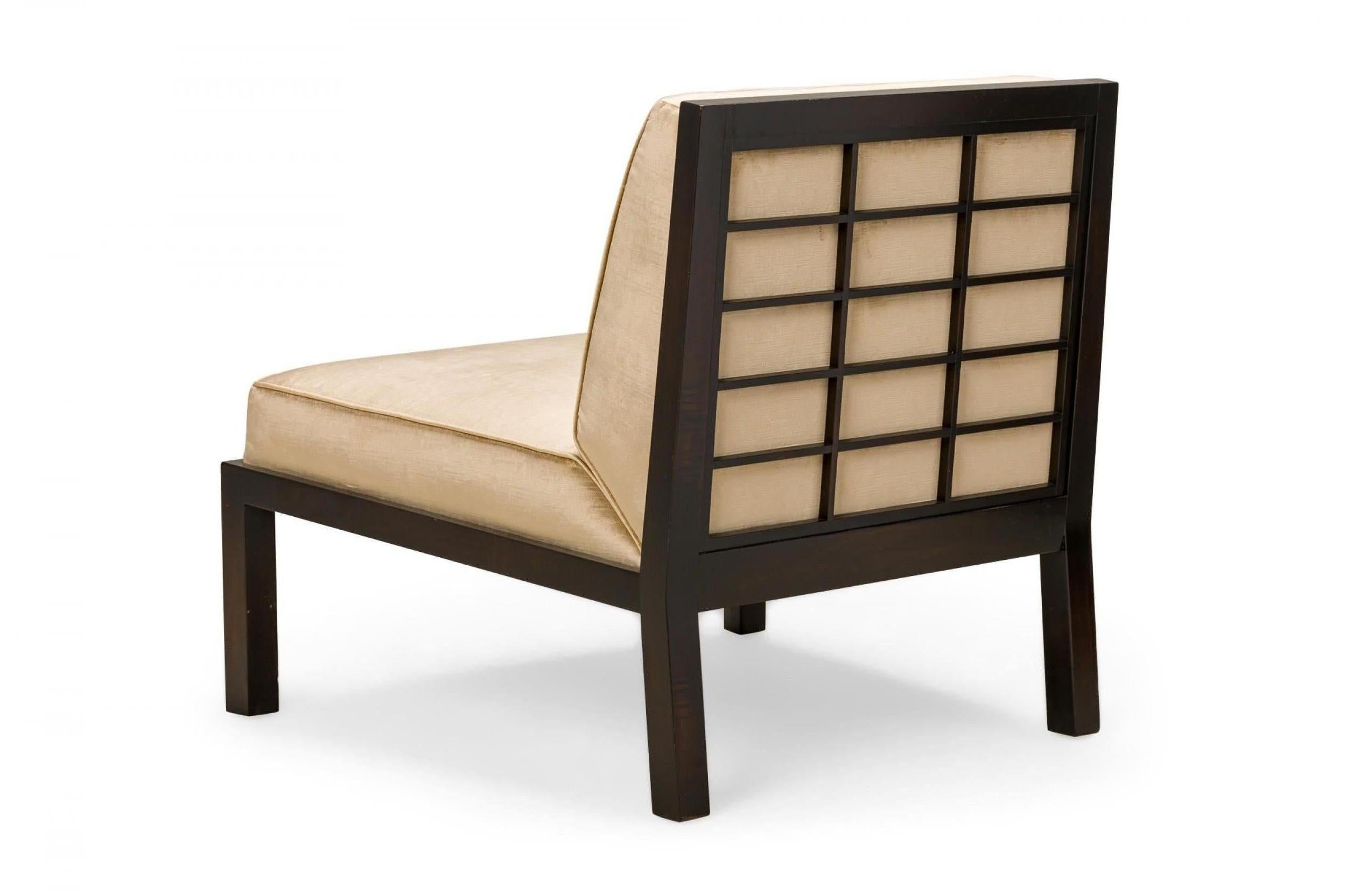 Paire de Michael Taylor pour Baker Furniture Co. Chaises pantoufles satin champagne Bon état - En vente à Queens, NY