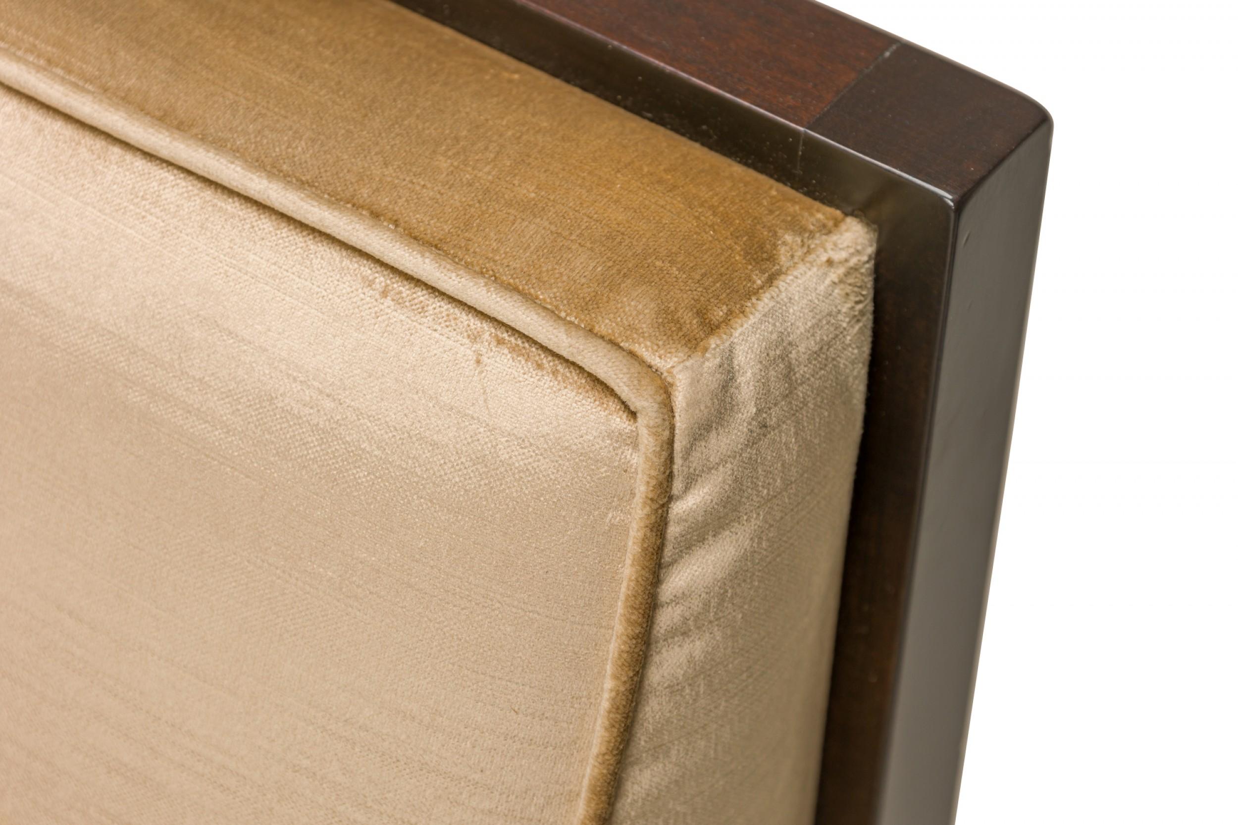 Bois Paire de Michael Taylor pour Baker Furniture Co. Chaises pantoufles satin champagne en vente