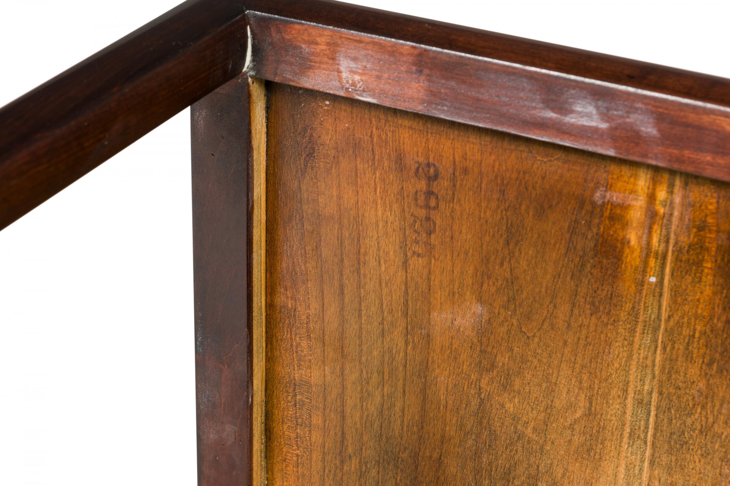Ein Paar Michael Taylor-Möbel für Baker Furniture Co. Beistelltisch aus Teakholz und Mahagoni im Angebot 3