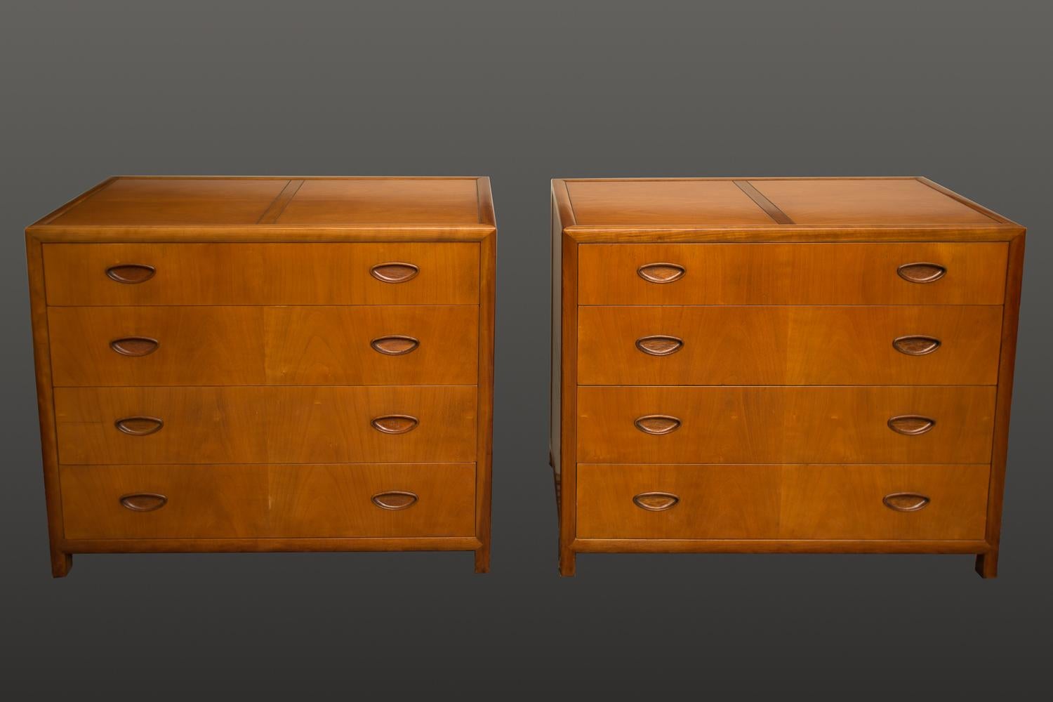 Fabricado por Baker Furniture.