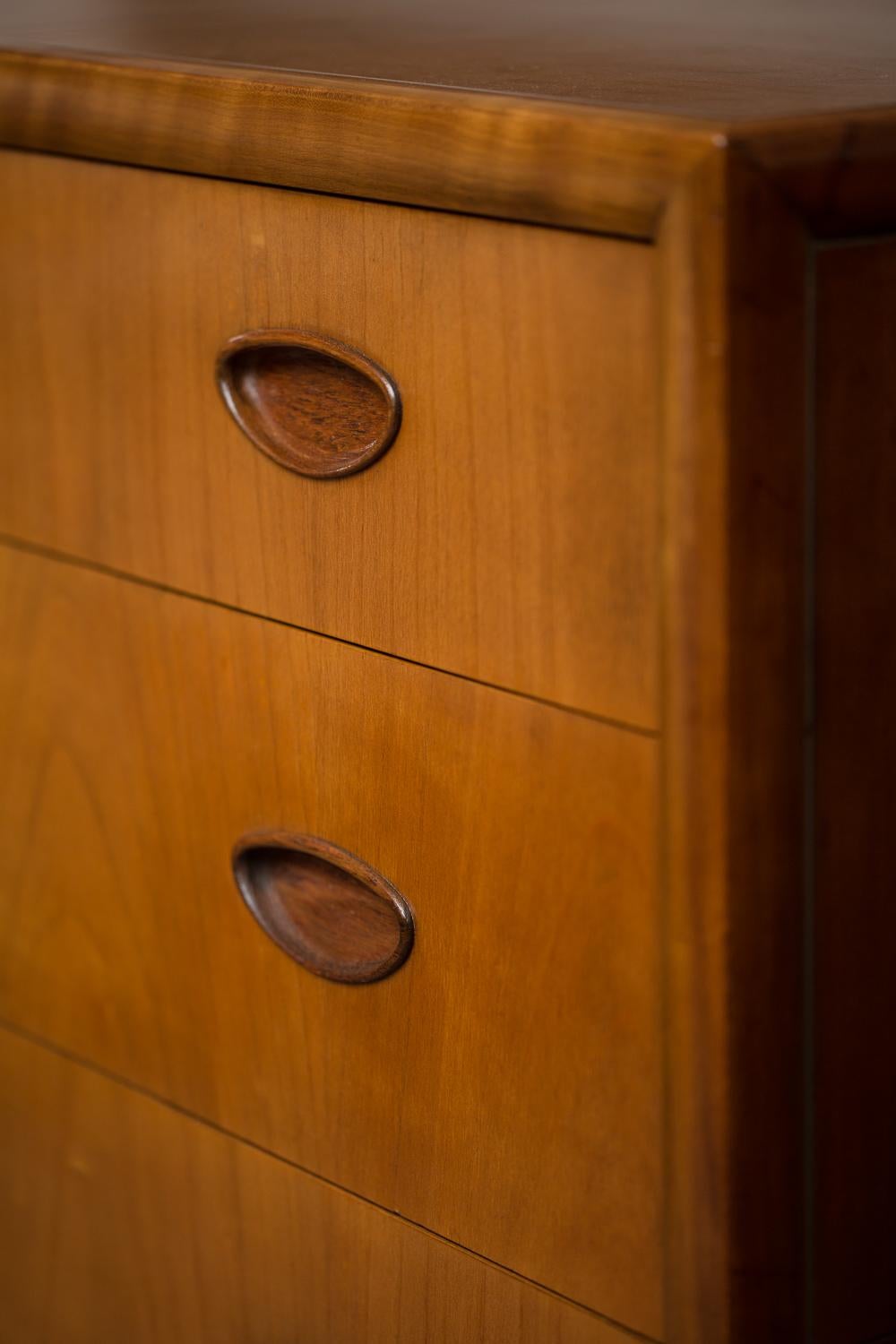 Pair of Michael Taylor Four Drawer Chests in Elm Wood In Good Condition For Sale In Hudson, NY