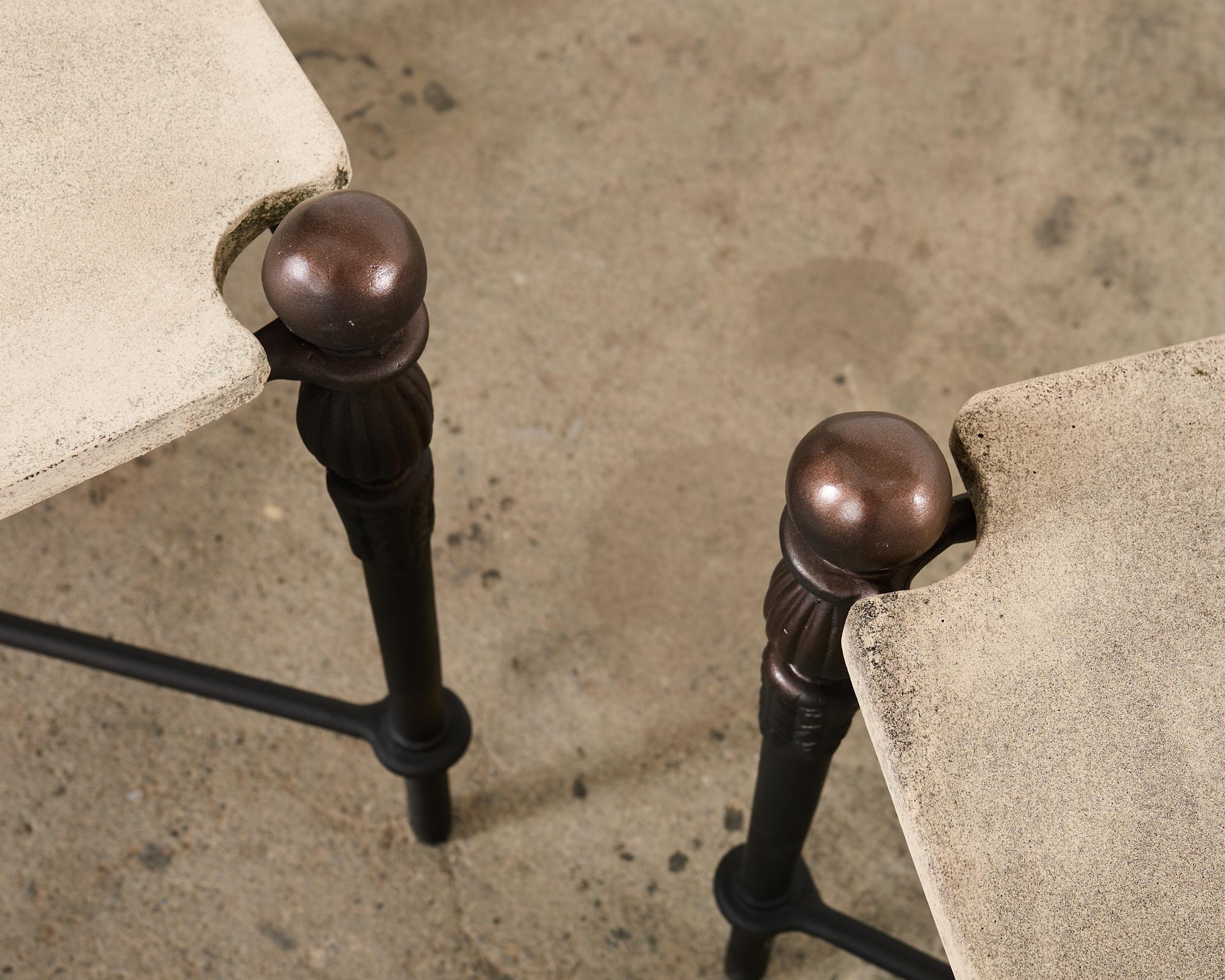 Pareja de mesas de bebidas Michael Taylor Montecito Garden Aluminio en venta