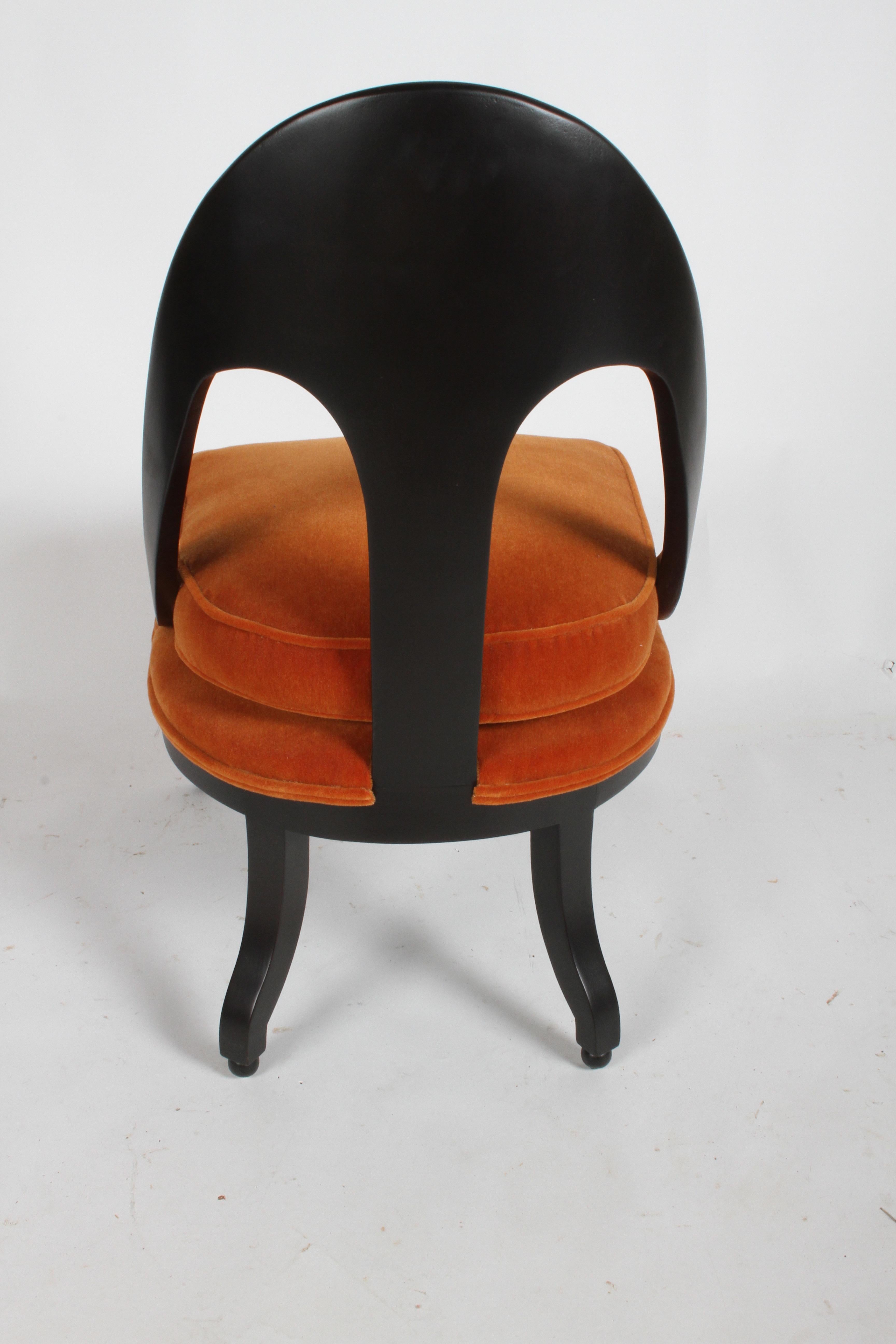 Michael Taylor paire de fauteuils de salon néoclassiques à dossier cuillère en vente 7