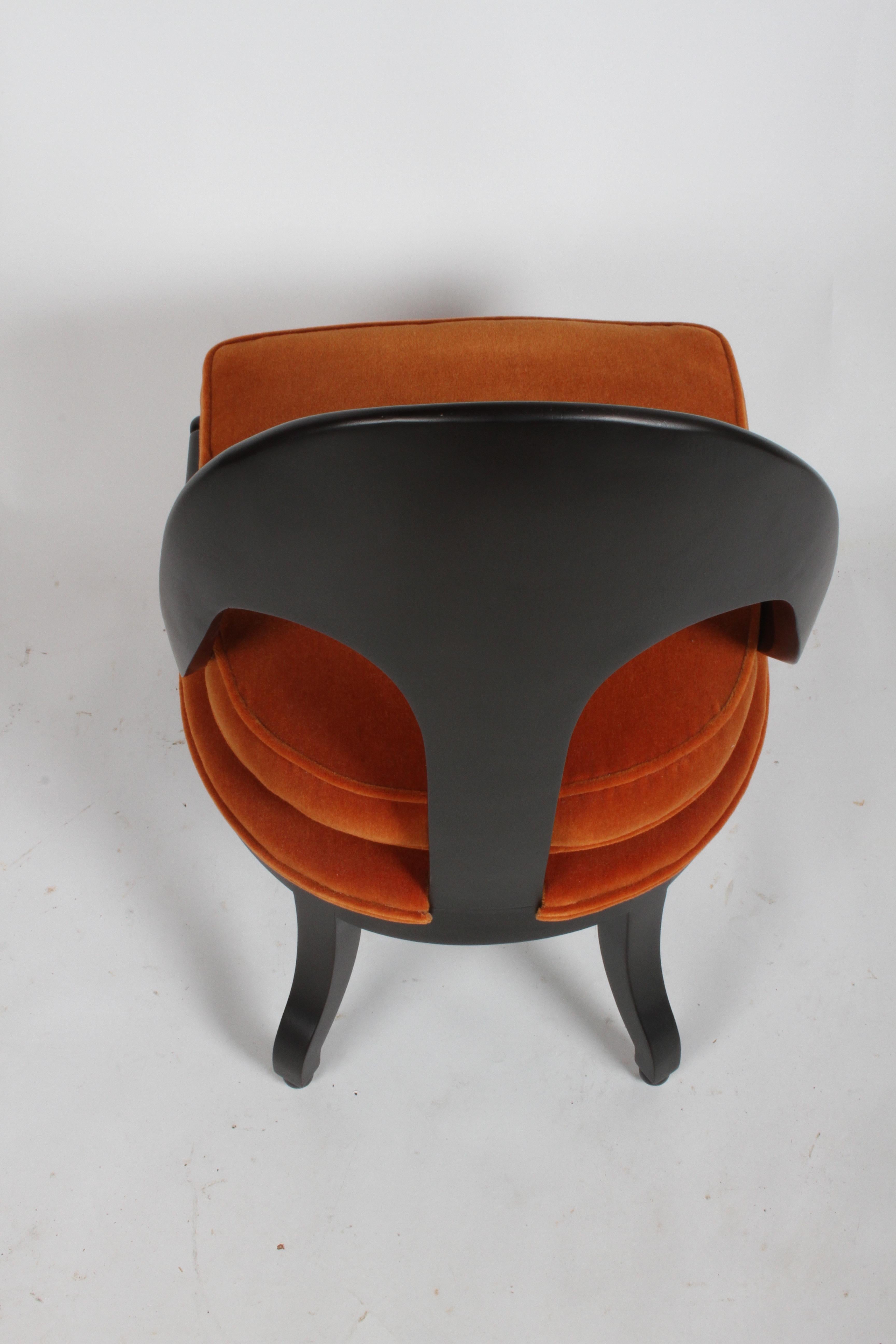 Michael Taylor paire de fauteuils de salon néoclassiques à dossier cuillère en vente 8