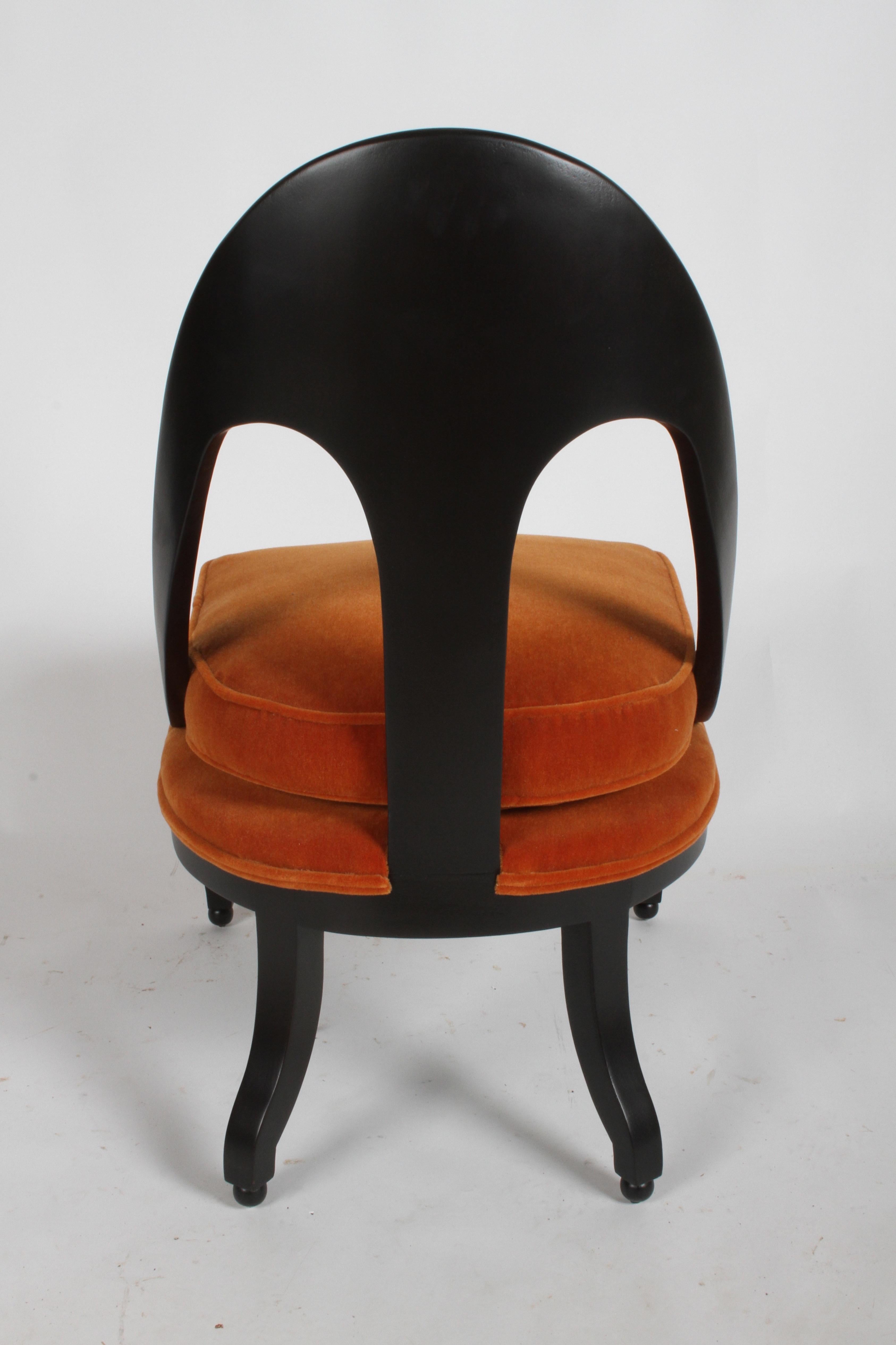Michael Taylor paire de fauteuils de salon néoclassiques à dossier cuillère en vente 9