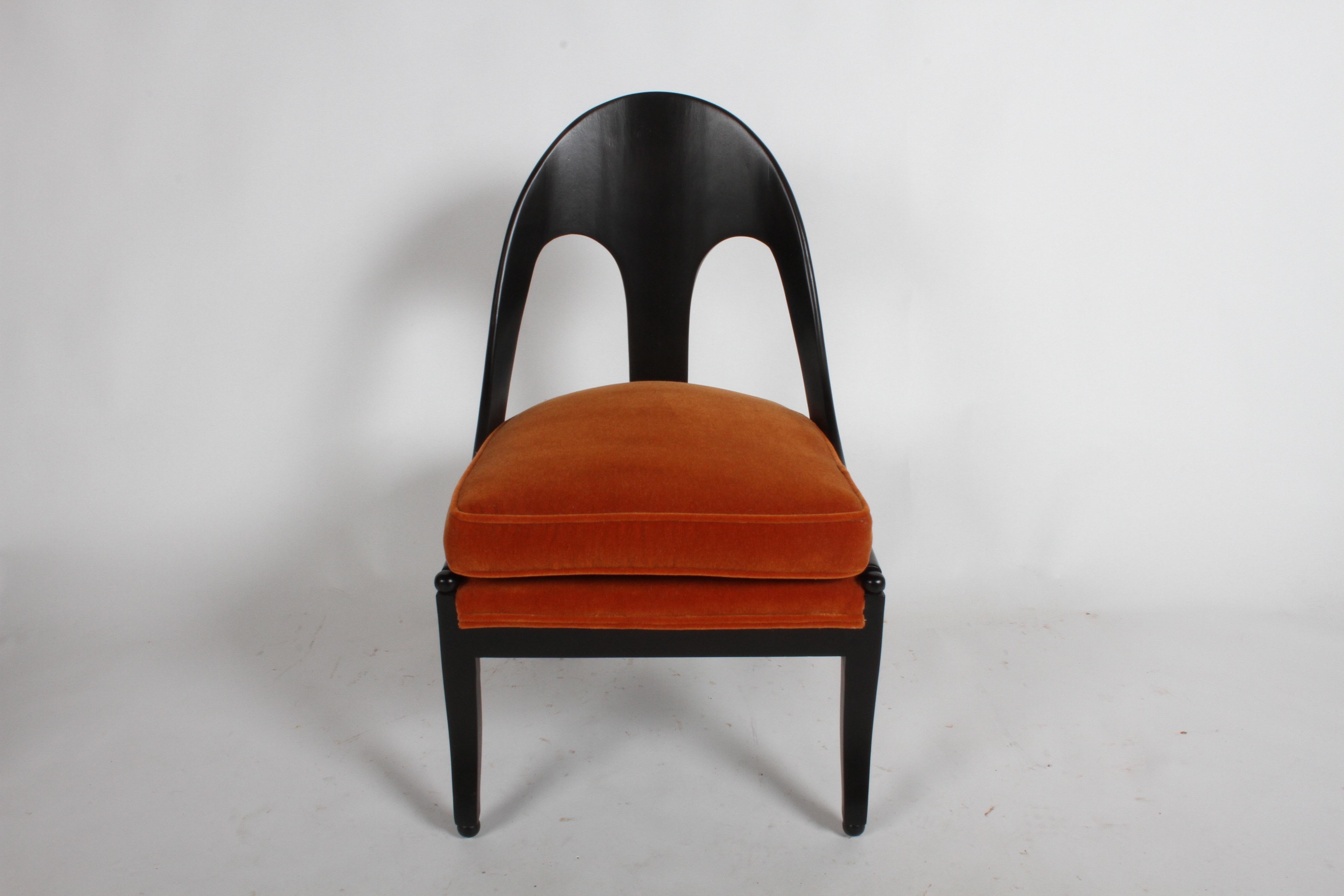 Hollywood Regency Michael Taylor paire de fauteuils de salon néoclassiques à dossier cuillère en vente