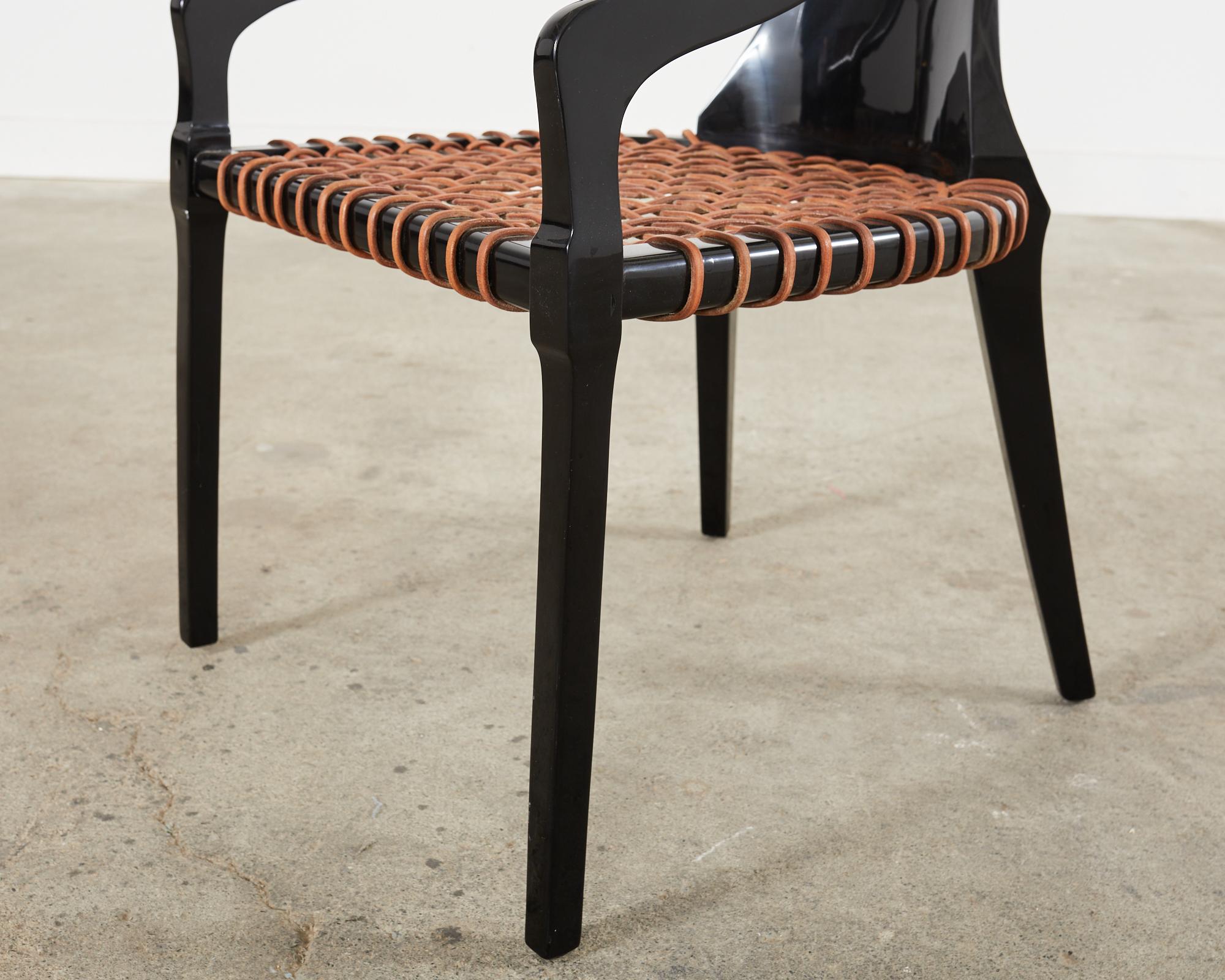 Paar lackierte Stühle mit Löffelrücken im Stil von Michael Taylor im Angebot 6