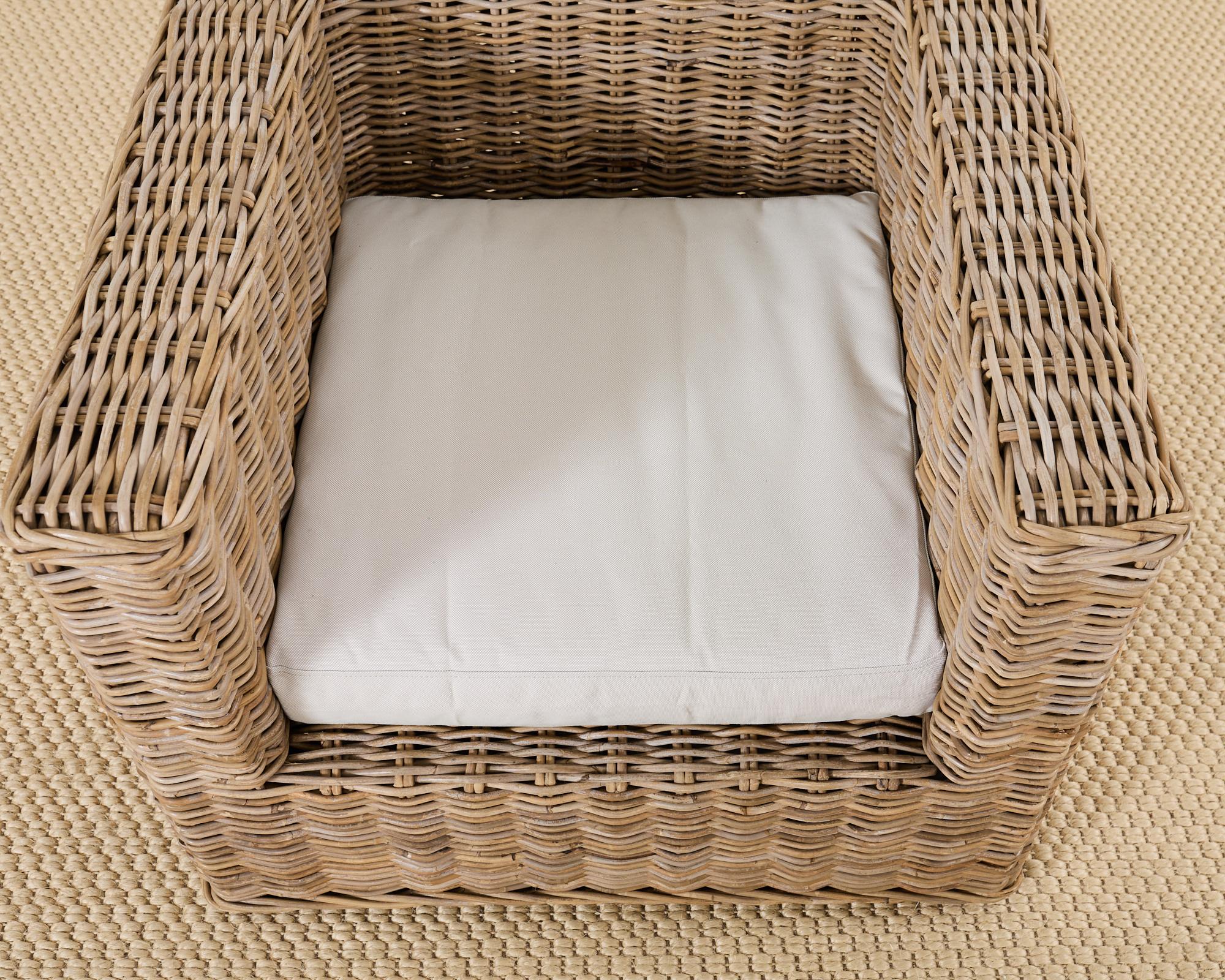 Ein Paar organische moderne Rattan-Würfelstühle im Stil von Michael Taylor im Angebot 8