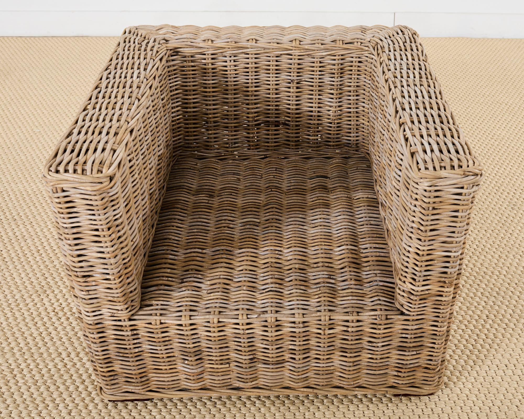 Ein Paar organische moderne Rattan-Würfelstühle im Stil von Michael Taylor im Angebot 9