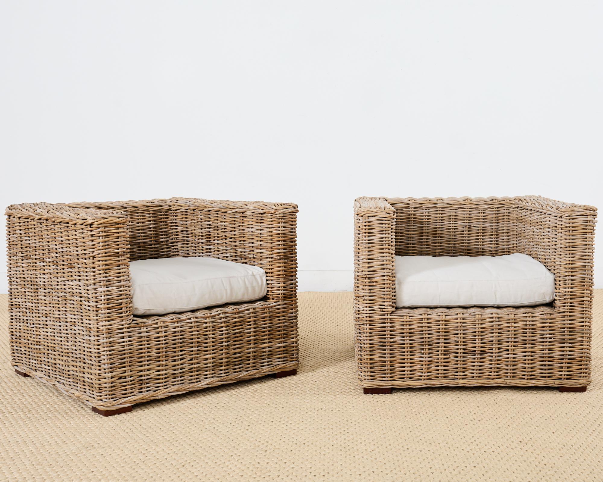 Ein Paar organische moderne Rattan-Würfelstühle im Stil von Michael Taylor im Angebot 10