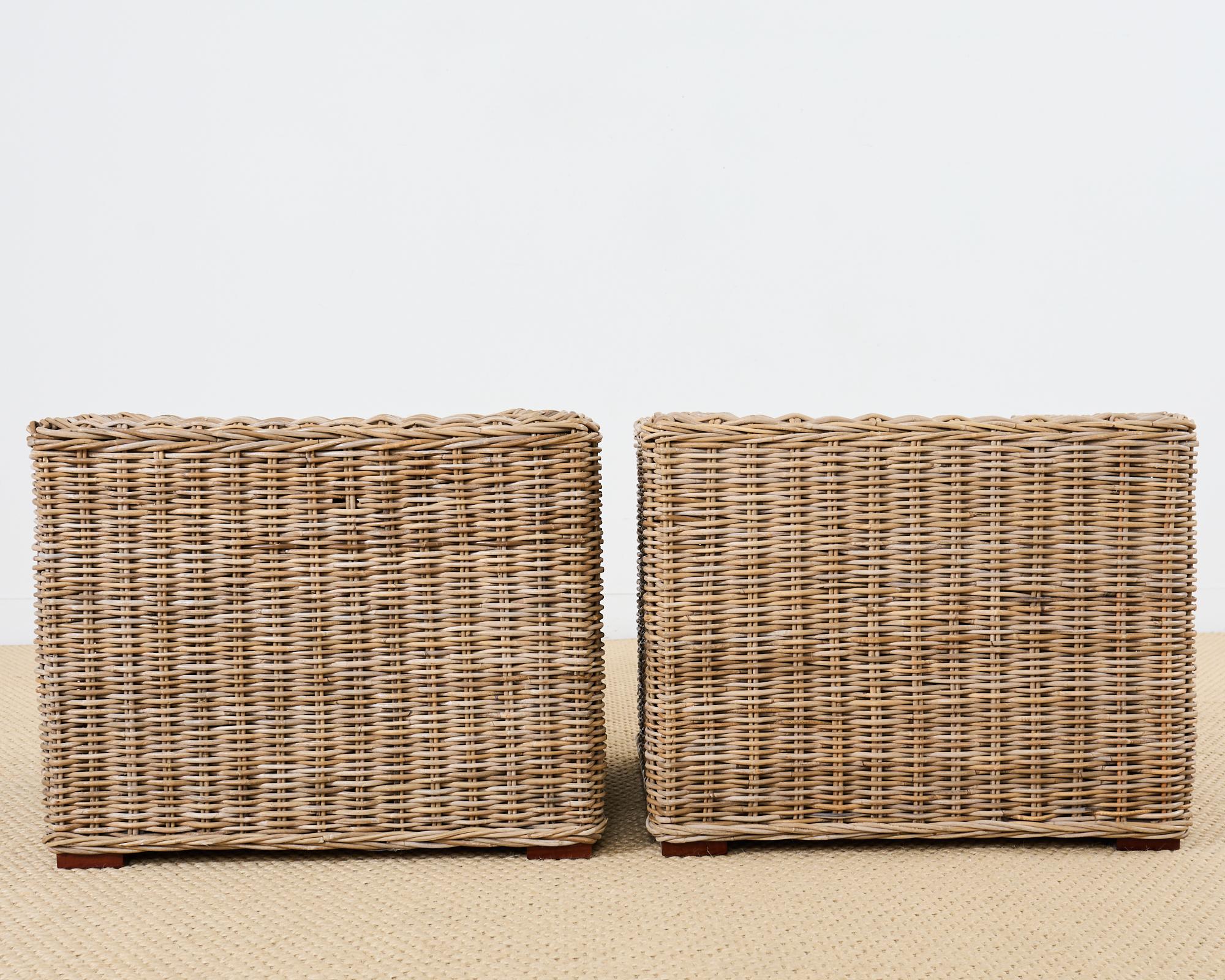 Ein Paar organische moderne Rattan-Würfelstühle im Stil von Michael Taylor im Angebot 12