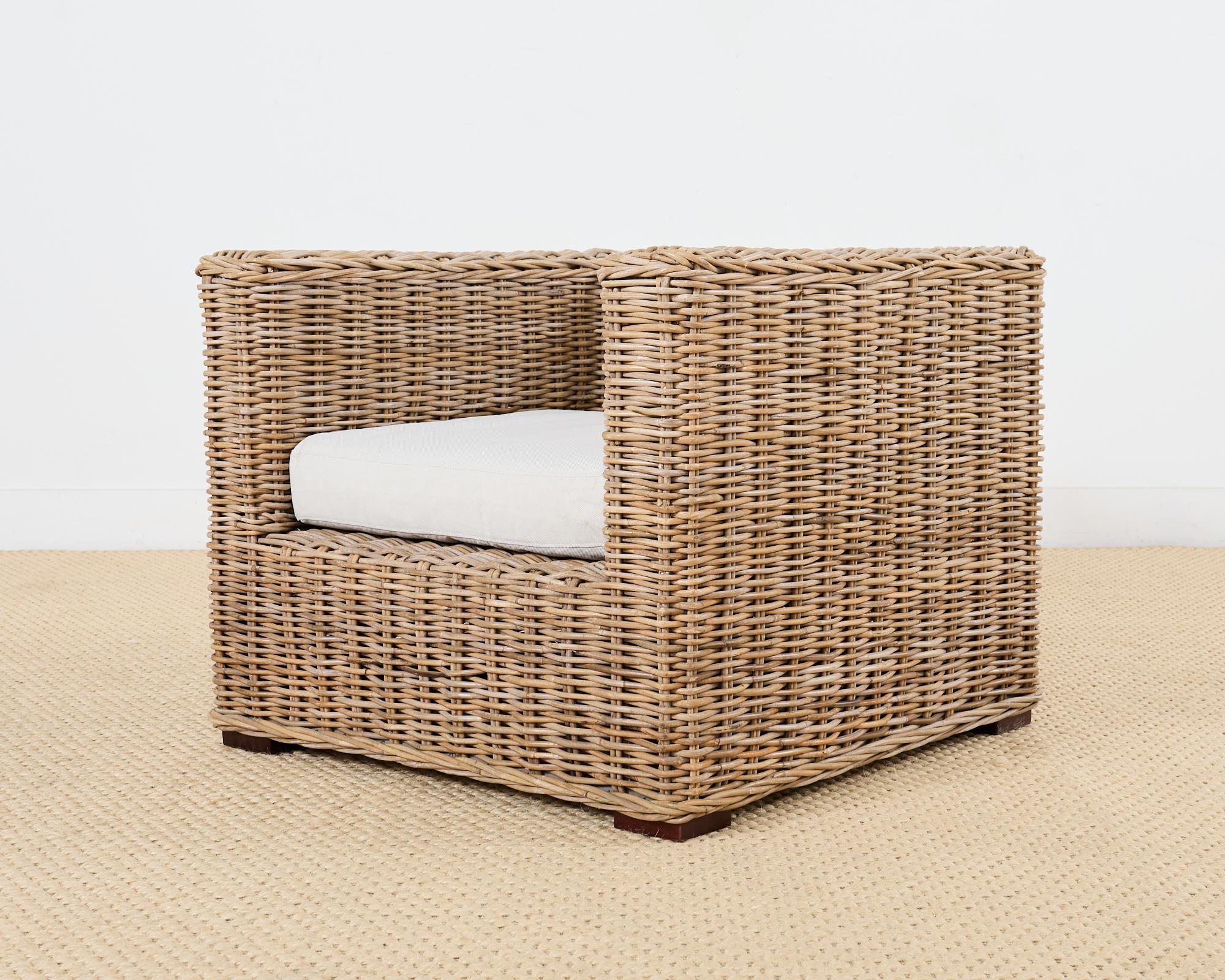 Ein Paar organische moderne Rattan-Würfelstühle im Stil von Michael Taylor im Angebot 2