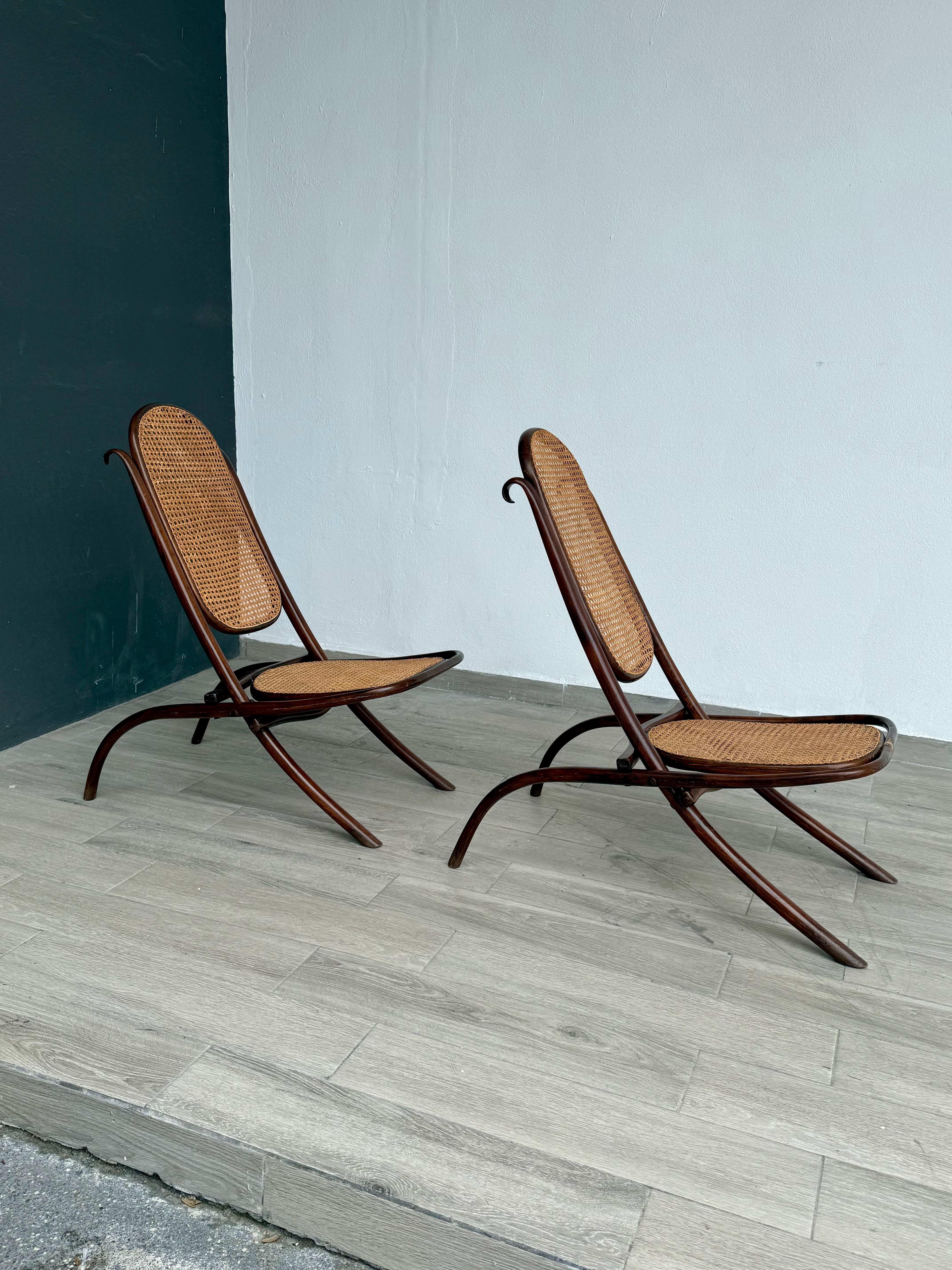 Pair of Michael Thonet Folding Deck Chairs In Fair Condition For Sale In San Pedro Garza Garcia, Nuevo Leon