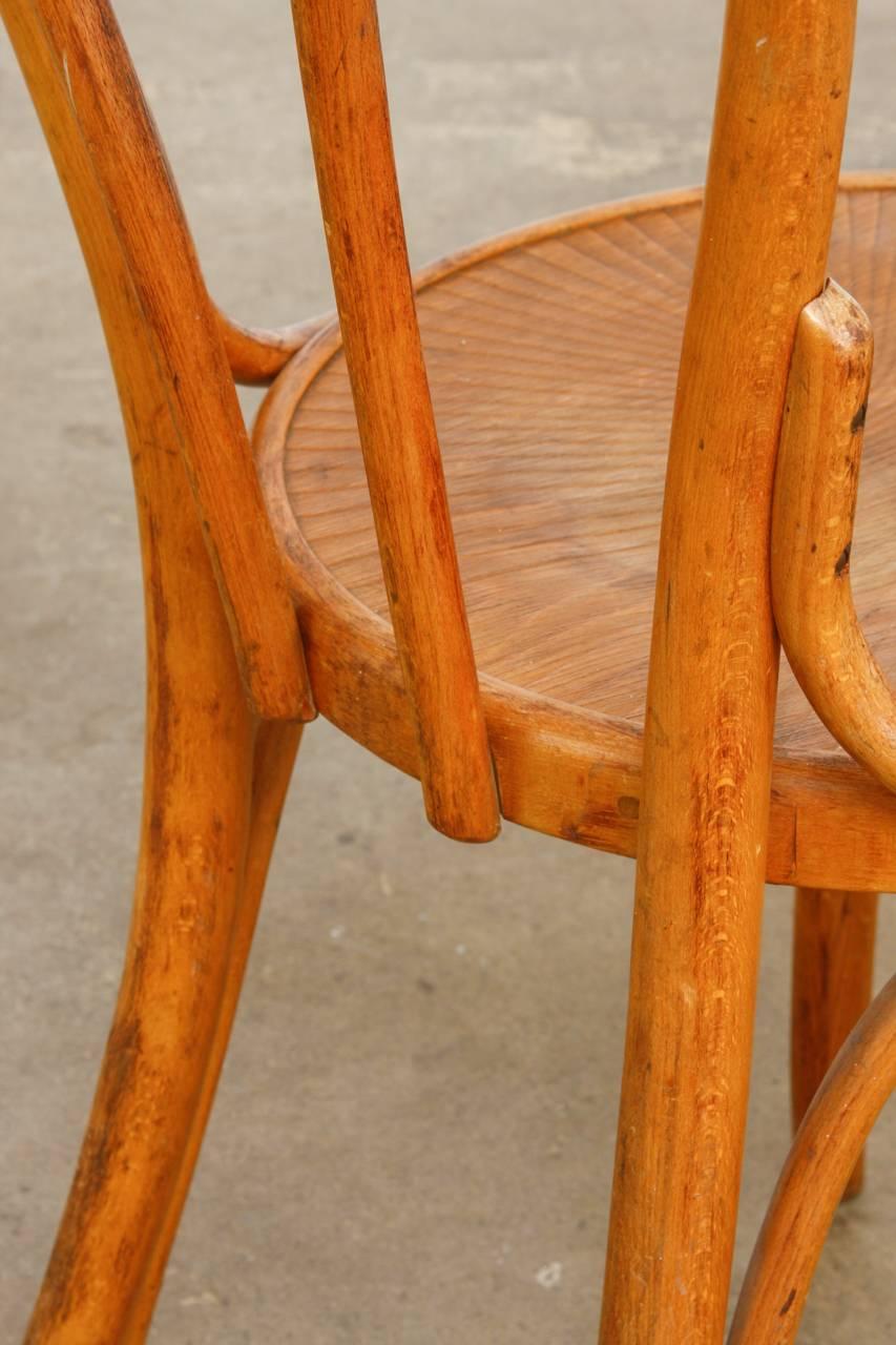 Pair of Michael Thonet No. 18 Bentwood Viennese Cafe Chairs In Good Condition In Rio Vista, CA