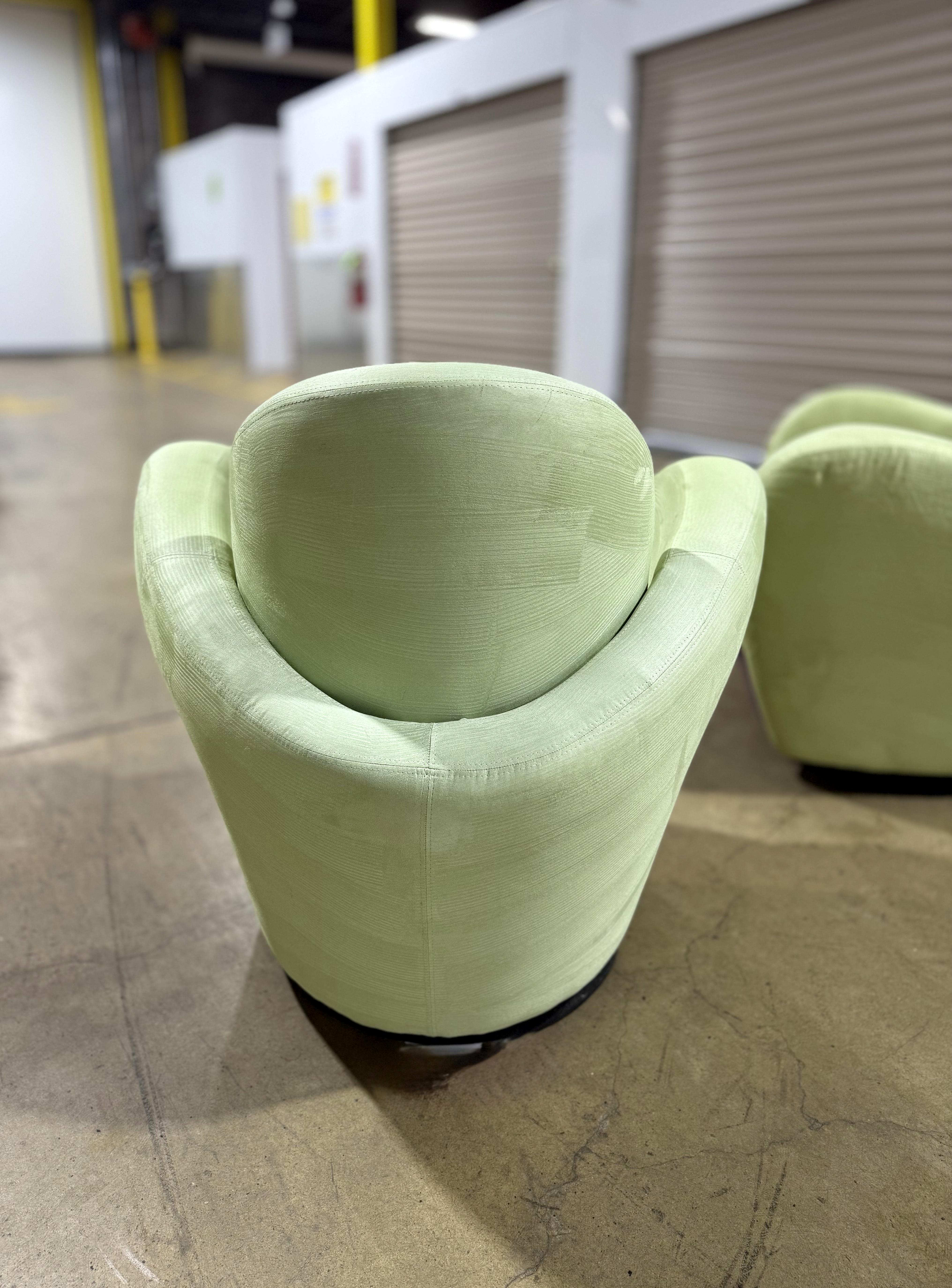 Paire de chaises pivotantes 