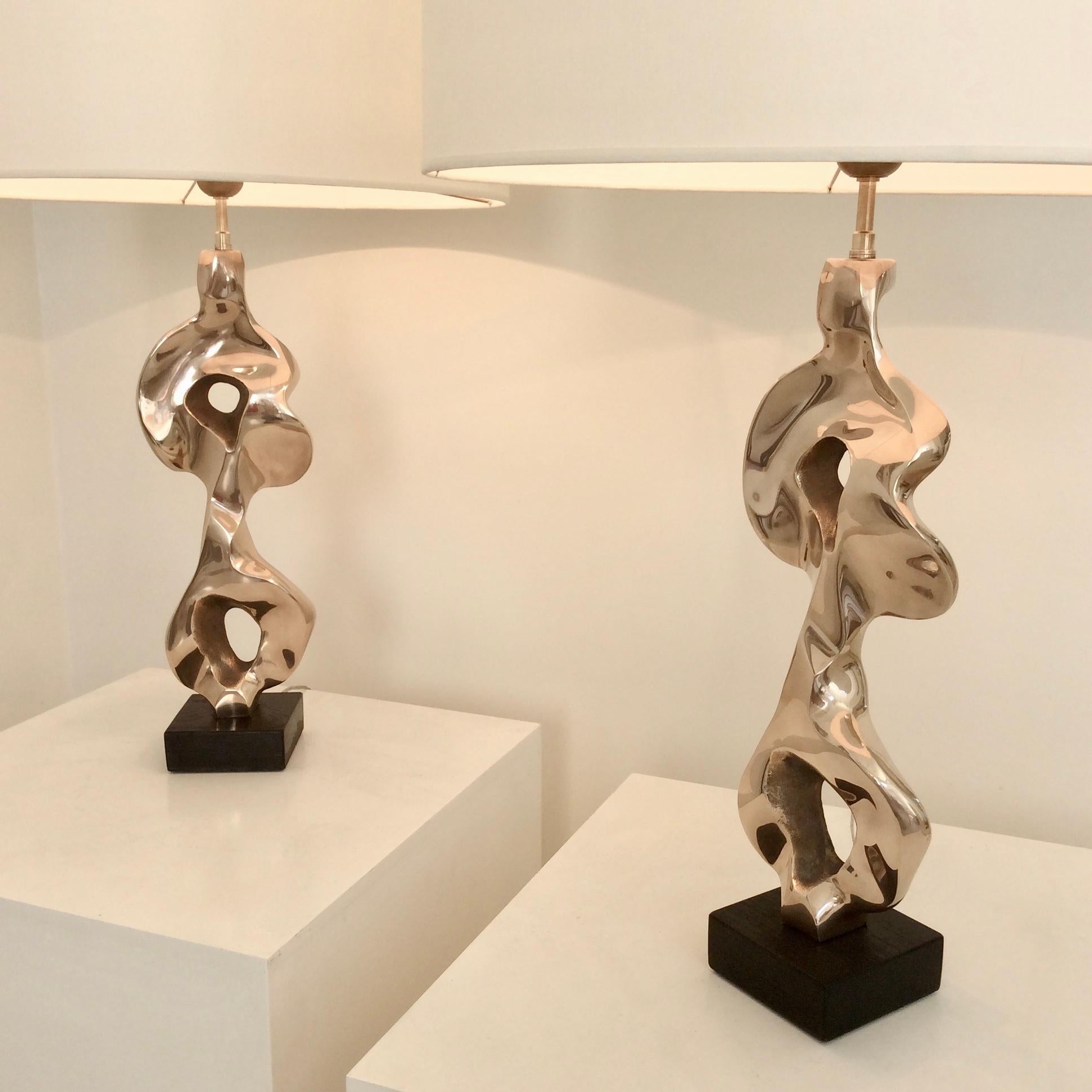 Nice Michel Jaubert organic form bronze table lamps, circa 1975, France.
Polished bronze, new ivory fabric shade, blackered wood base.
One of the lamps is signed by the artist on the base of the bronze.
One E27 bulb of 60 W.
Dimensions: 77 cm H,