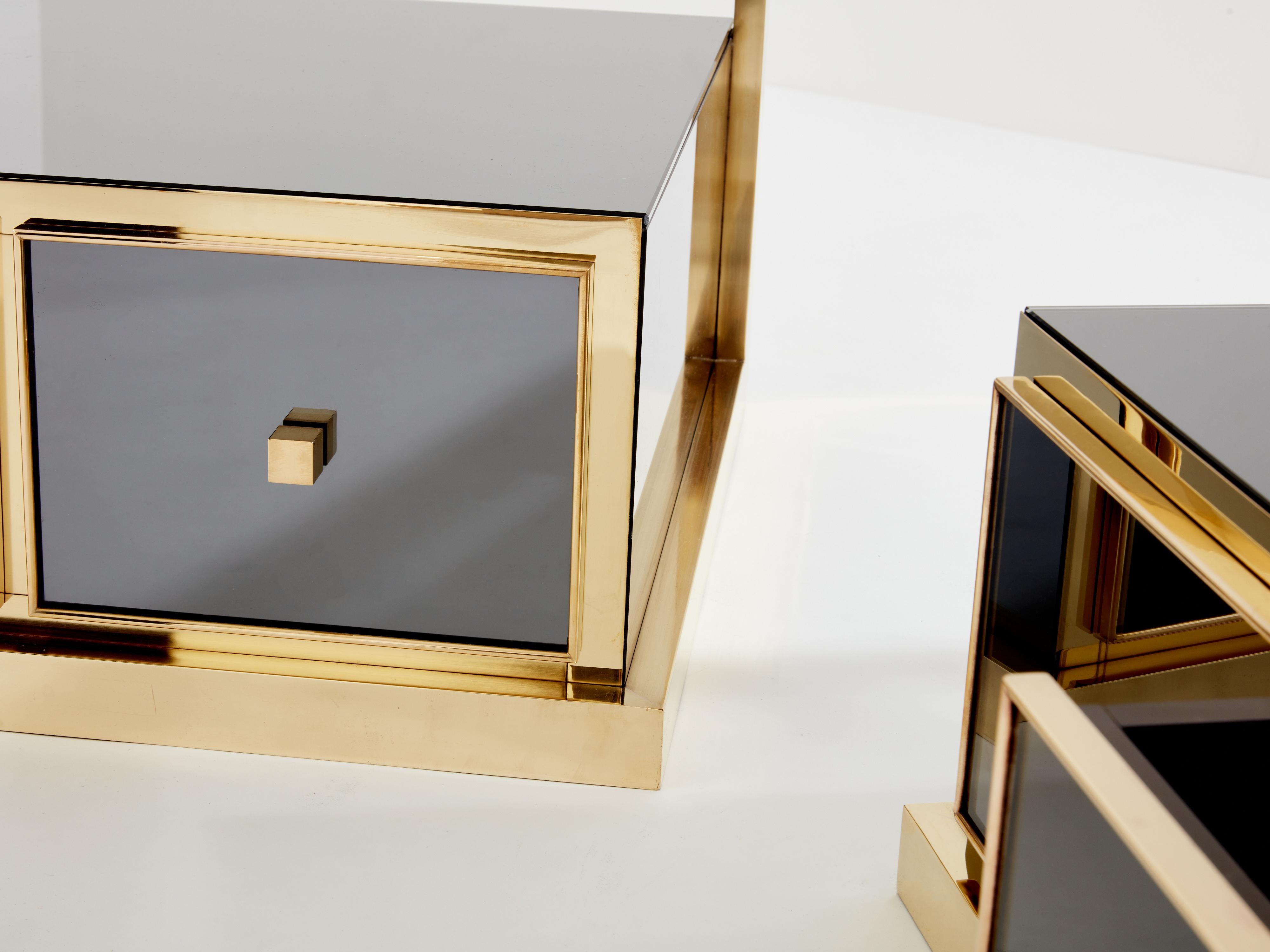 Pair of Michel Pigneres smoked mirrored and brass side tables 1970s In Good Condition For Sale In Paris, IDF
