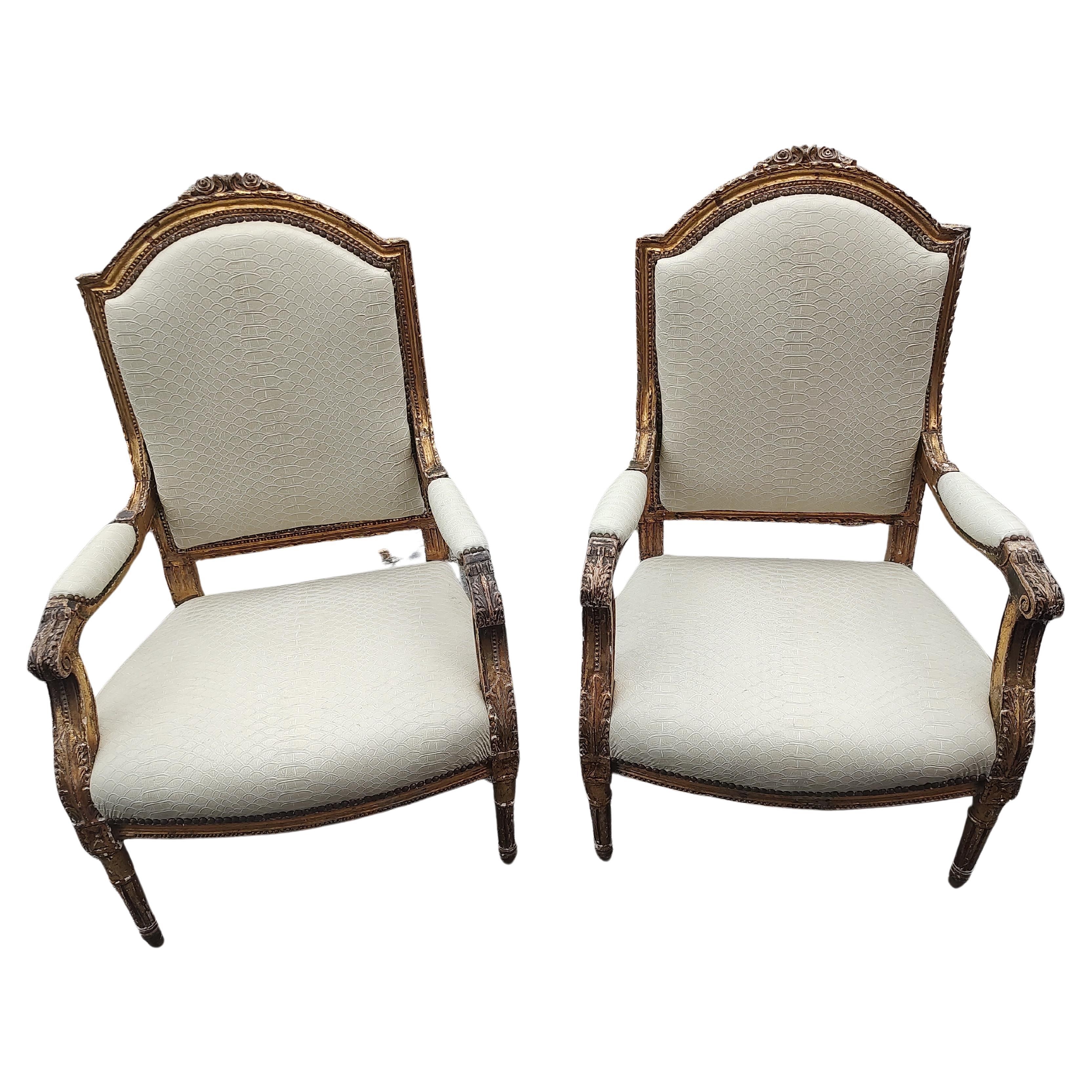 Coppia di poltrone francesi dorate della metà del XVIII secolo Fauteuils in vendita 6