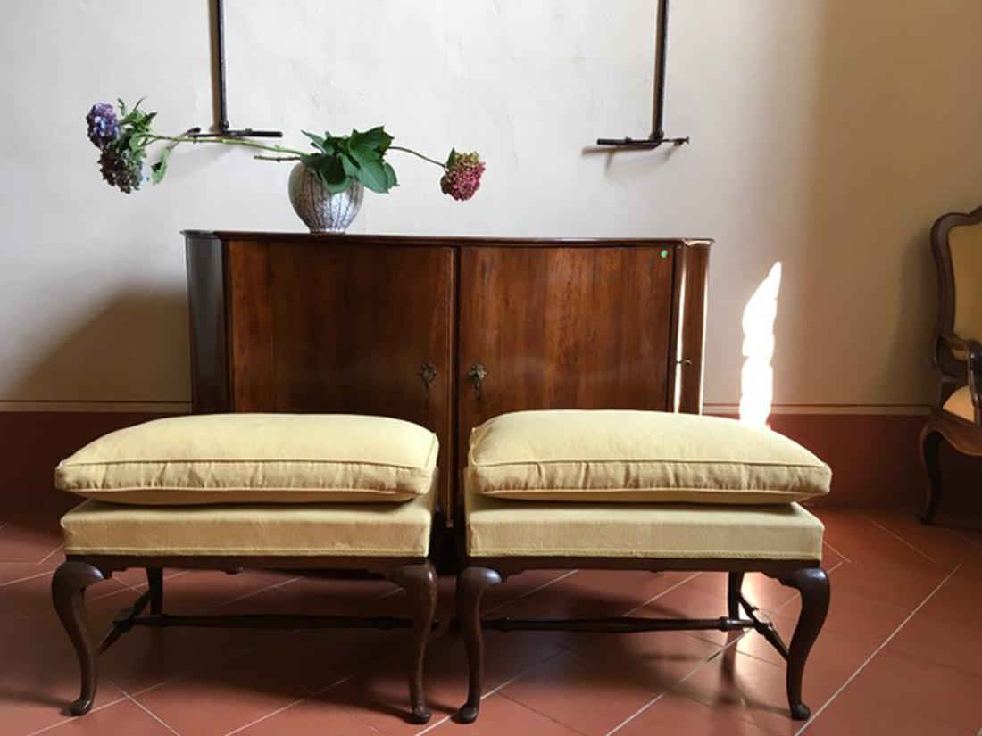 Pair of mid-18th century Italian hand-carved walnut upholstered benches.
Handcrafted in Lucca, Tuscany, Italy.
Pieces of timeless beauty.

With certificate of authenticity.