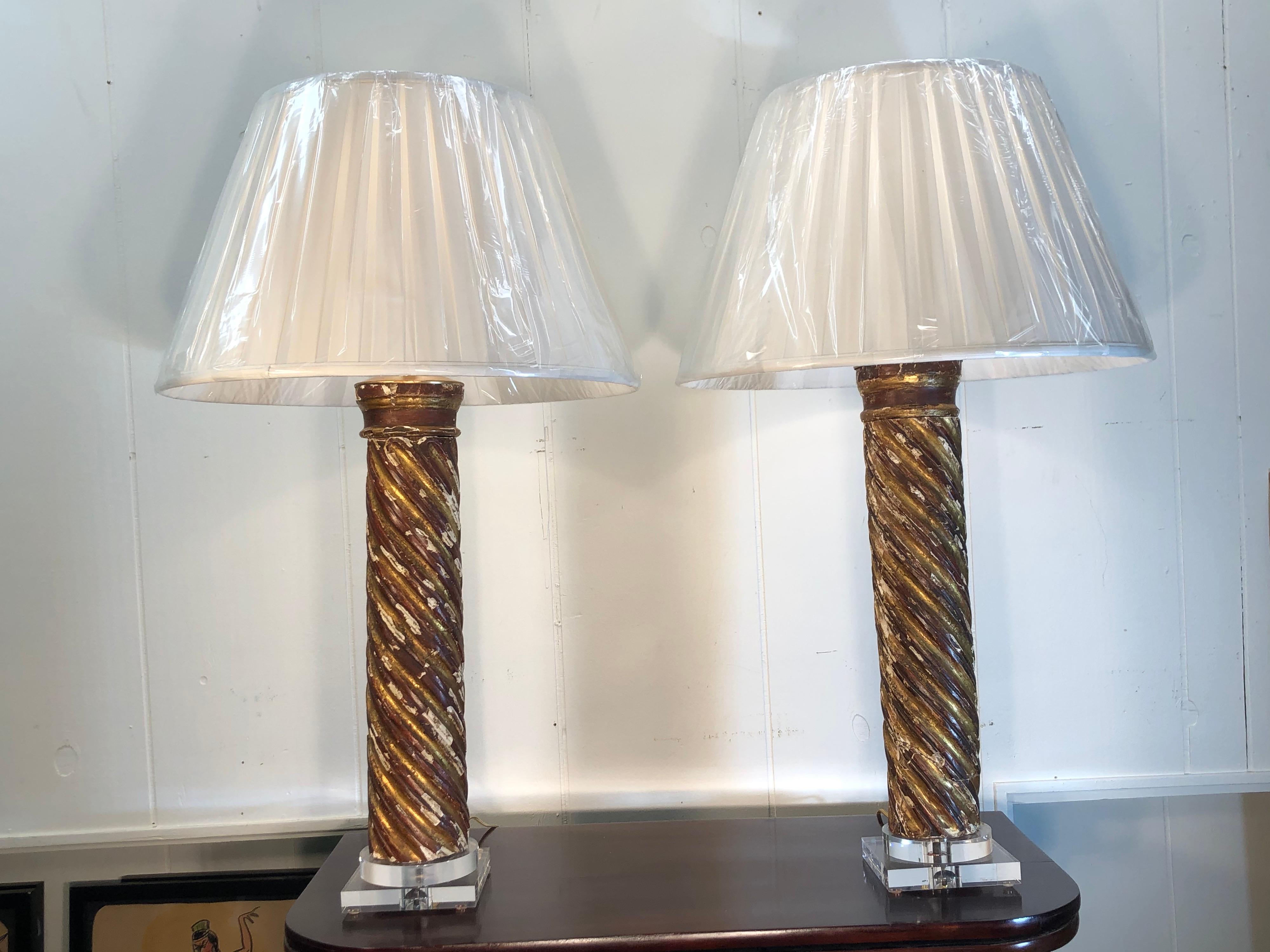 Pair of Mid-18th Century Italian Giltwood Column Lamps For Sale 6